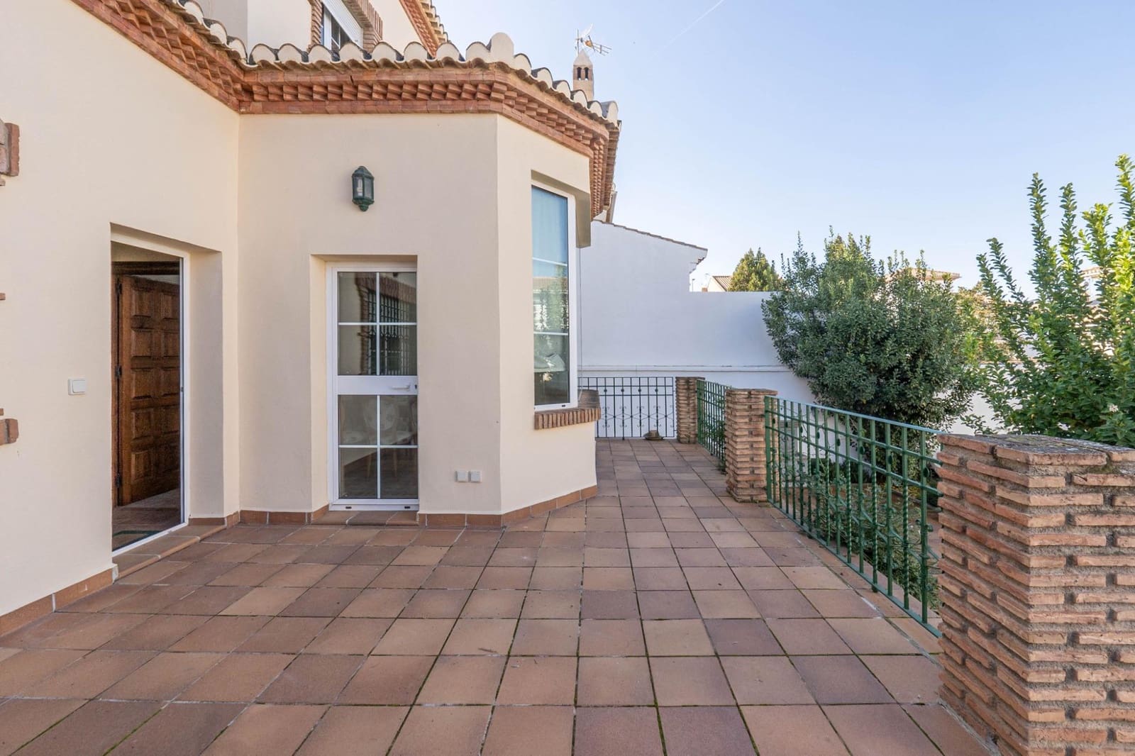 5 soveværelse Villa til salg i Santa Fe med swimmingpool garage - € 490.000 (Ref: 9437774)