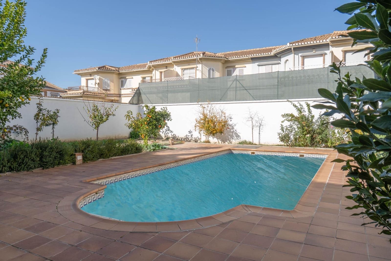 5 soveværelse Villa til salg i Santa Fe med swimmingpool garage - € 490.000 (Ref: 9437774)