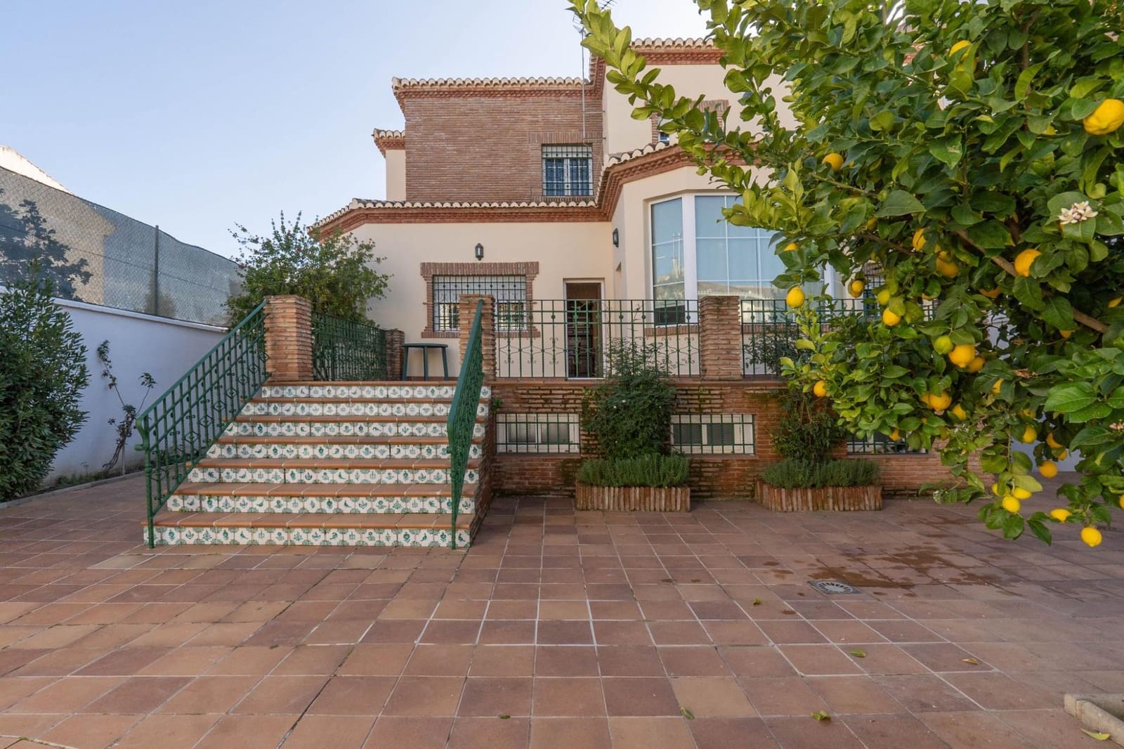 5 soveværelse Villa til salg i Santa Fe med swimmingpool garage - € 490.000 (Ref: 9437774)