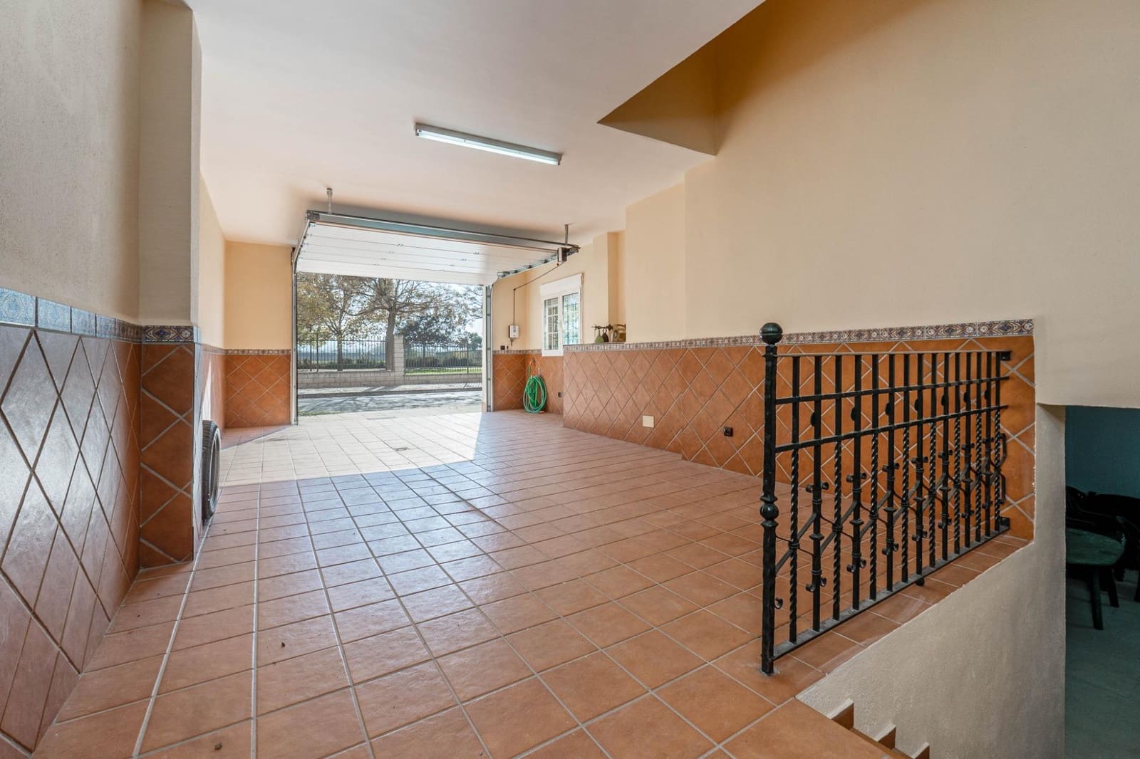 5 soveværelse Villa til salg i Santa Fe med swimmingpool garage - € 490.000 (Ref: 9437774)