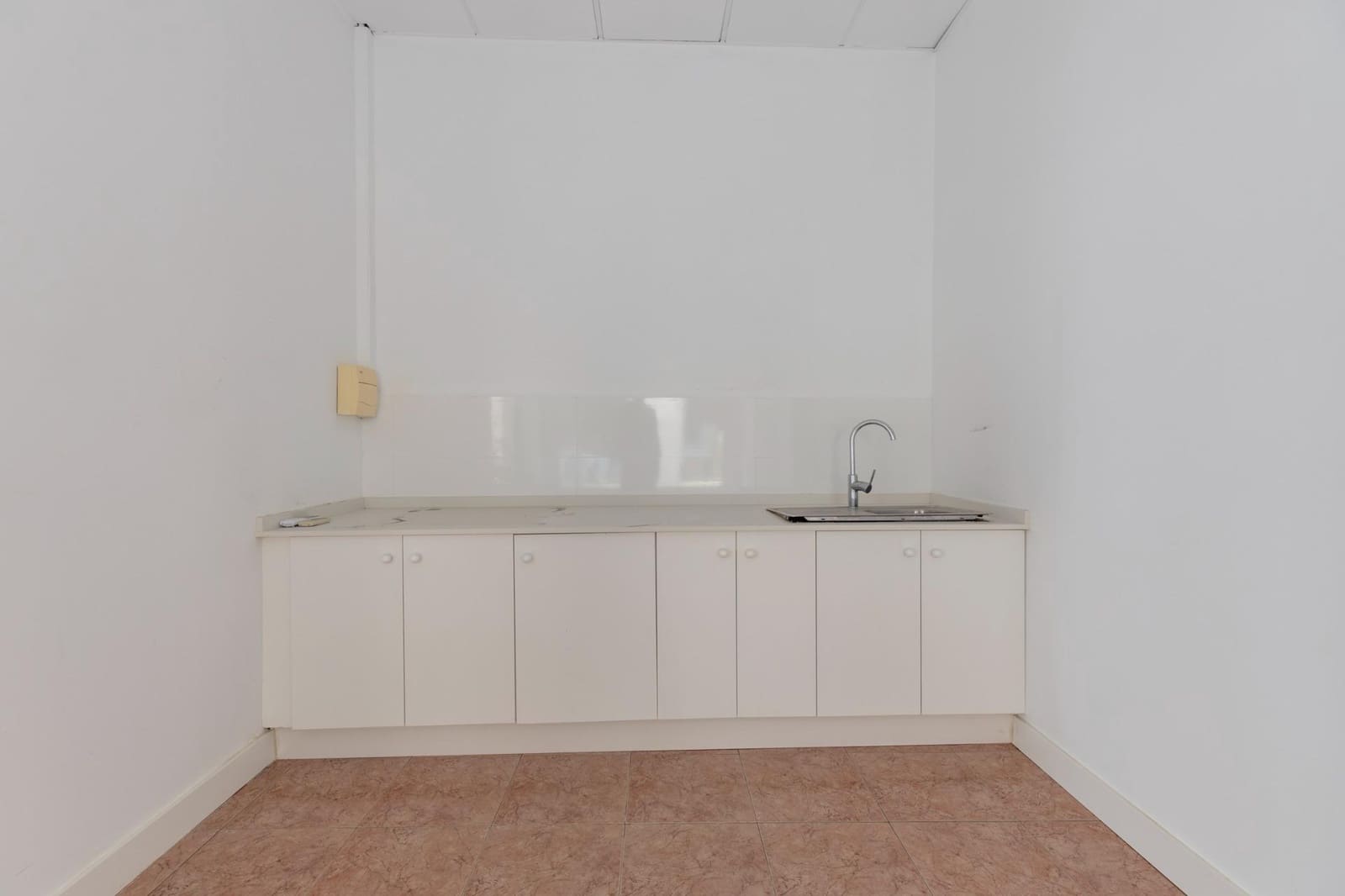 Commercial for sale in Maracena - € 105,000 (Ref: 9437777)