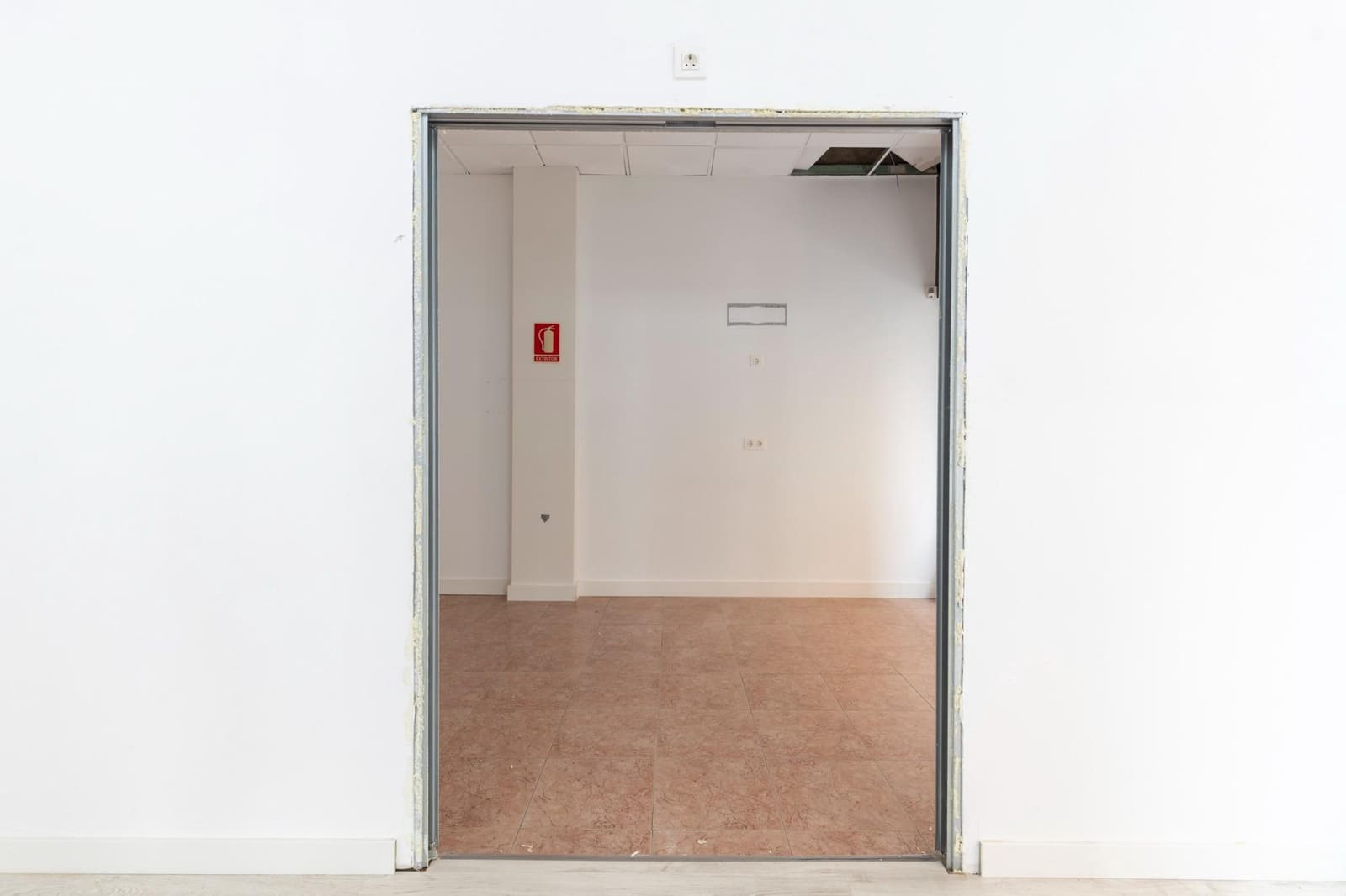 Commercial for sale in Maracena - € 105,000 (Ref: 9437777)