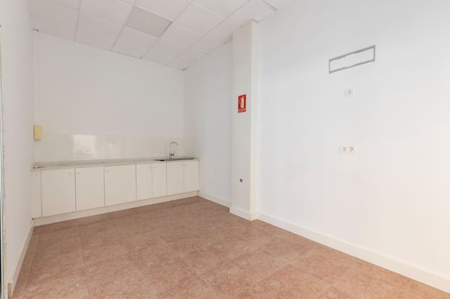 Komercyjne na sprzedaż w Maracena - 105 000 € (Ref: 9437777)