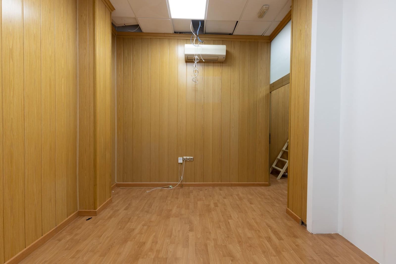 Commercial for sale in Maracena - € 105,000 (Ref: 9437777)