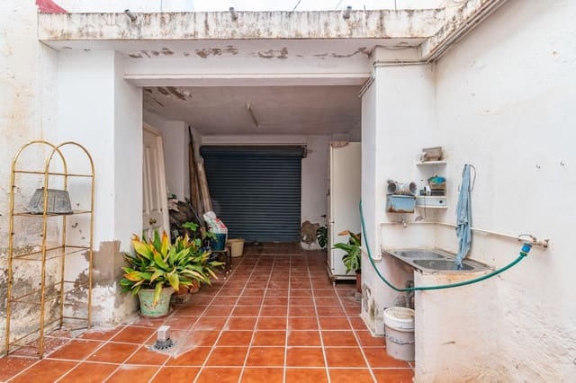 6 slaapkamer Grotwoning te koop in Granada stad met garage - € 285.000 (Ref: 9437784)