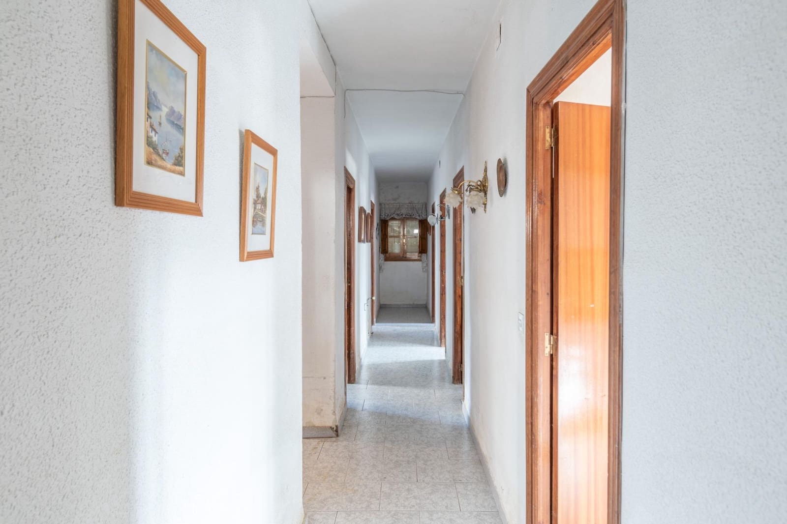 8 soveværelse Byhus til salg i Ambroz - € 290.000 (Ref: 9437785)