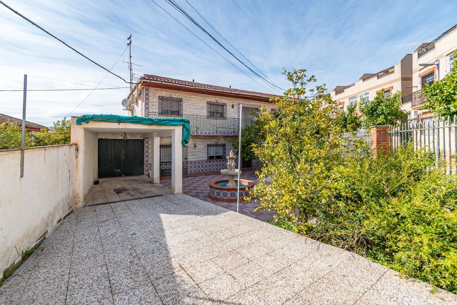 8 soveværelse Byhus til salg i Ambroz - € 290.000 (Ref: 9437785)