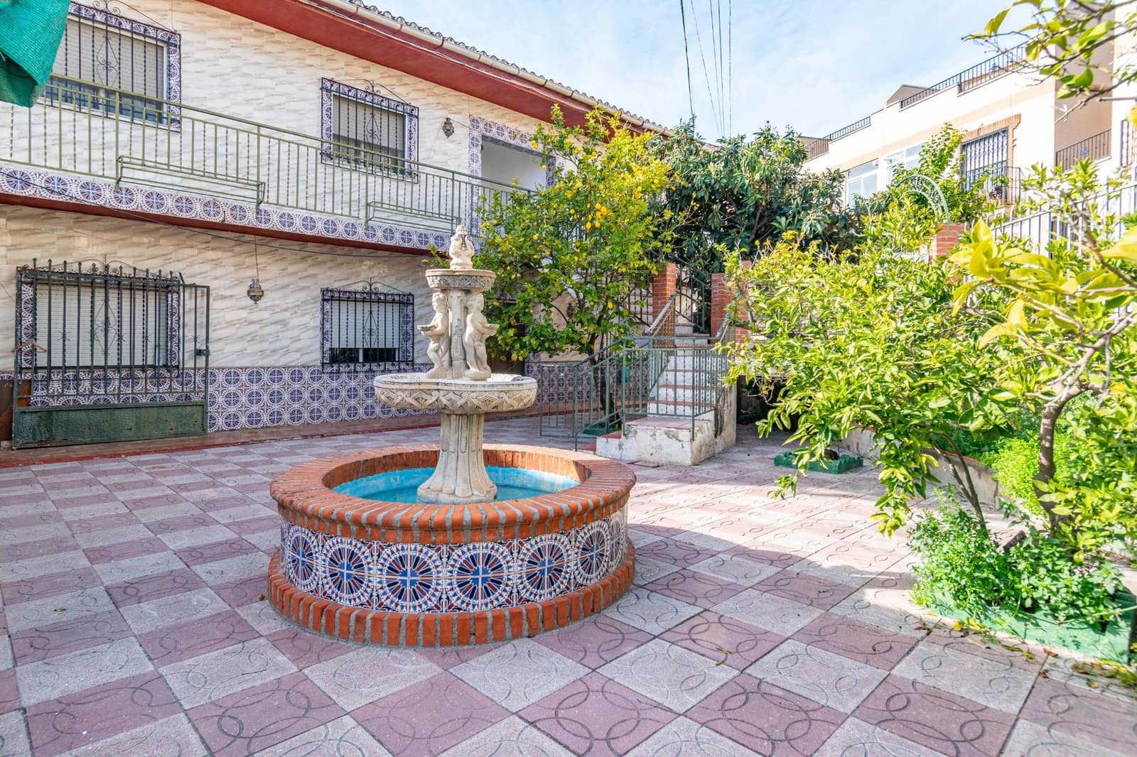 8 soveværelse Byhus til salg i Ambroz - € 290.000 (Ref: 9437785)