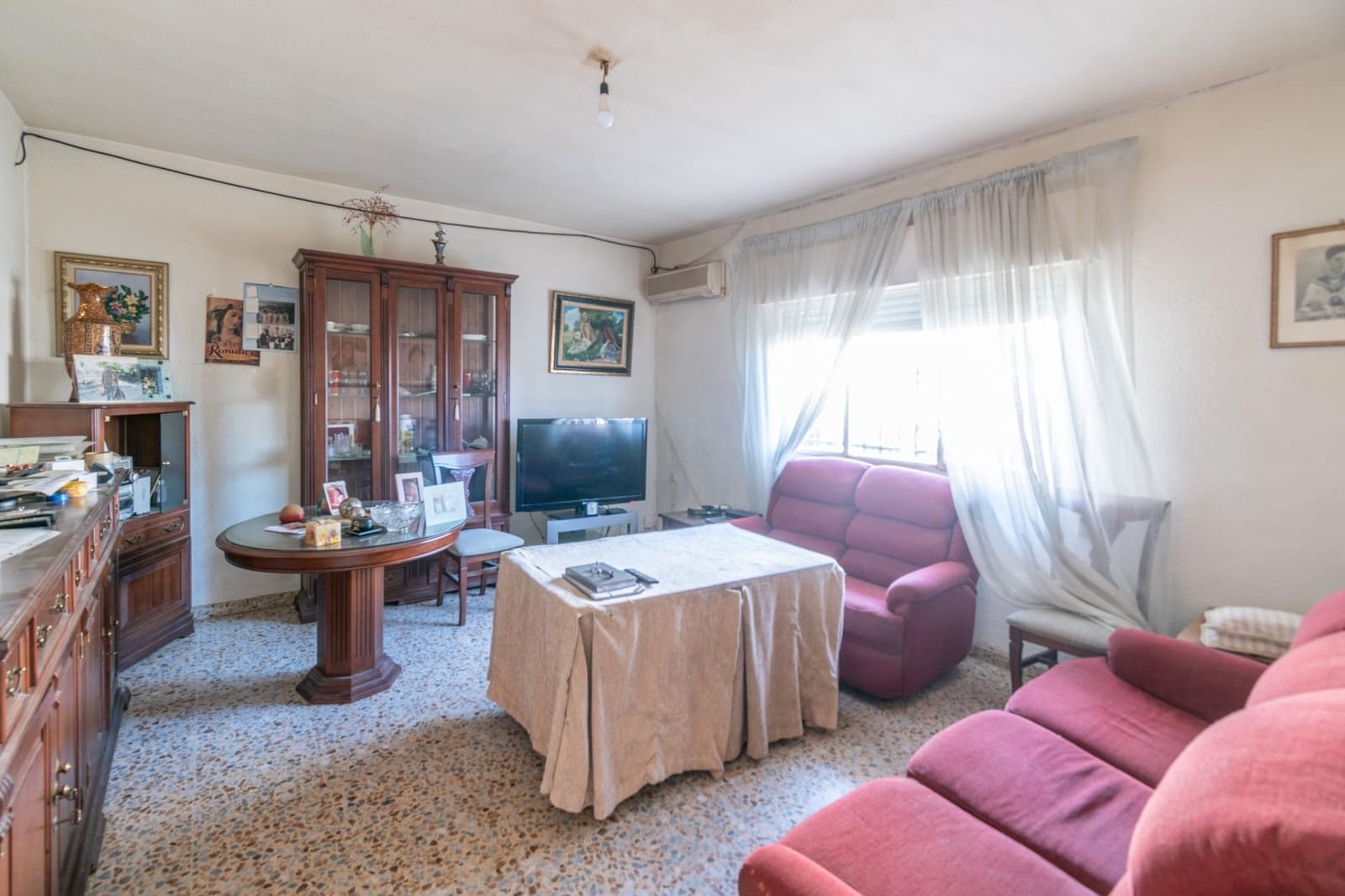 8 soveværelse Byhus til salg i Ambroz - € 290.000 (Ref: 9437785)