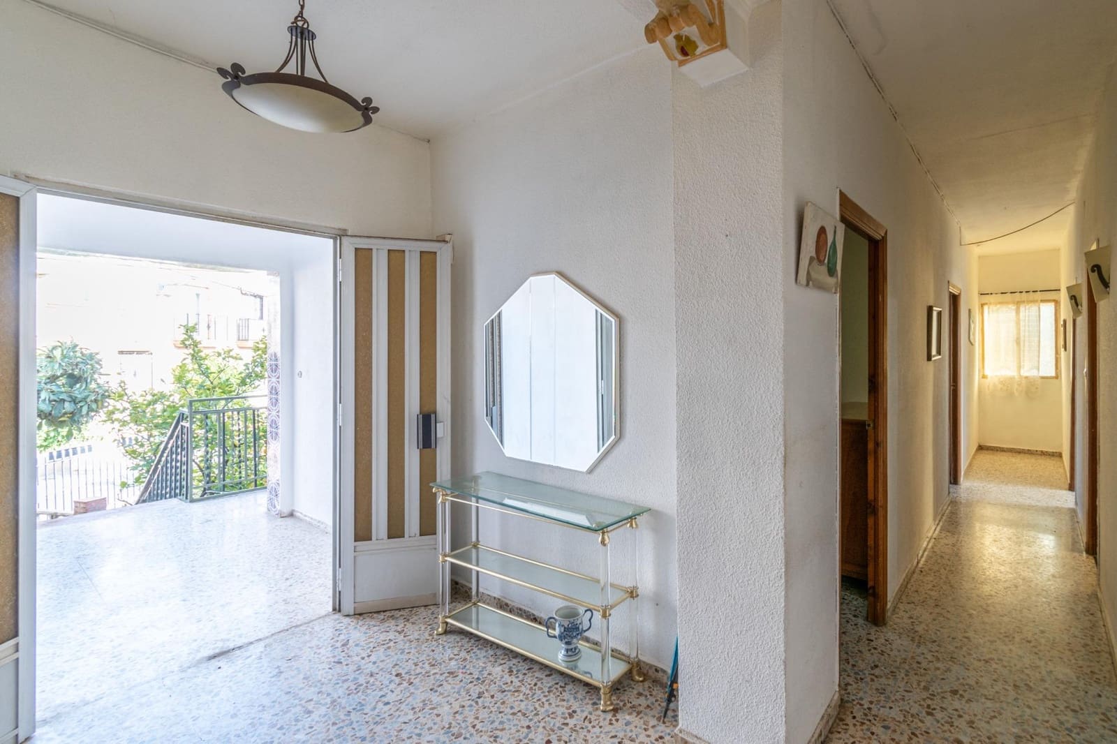 8 soveværelse Byhus til salg i Ambroz - € 290.000 (Ref: 9437785)