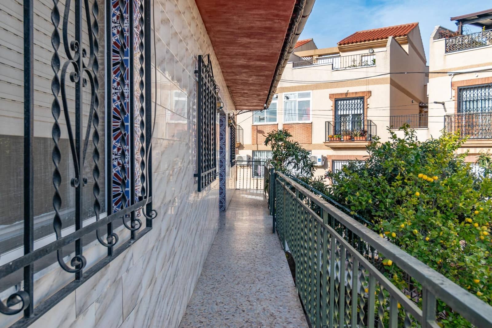 8 soveværelse Byhus til salg i Ambroz - € 290.000 (Ref: 9437785)