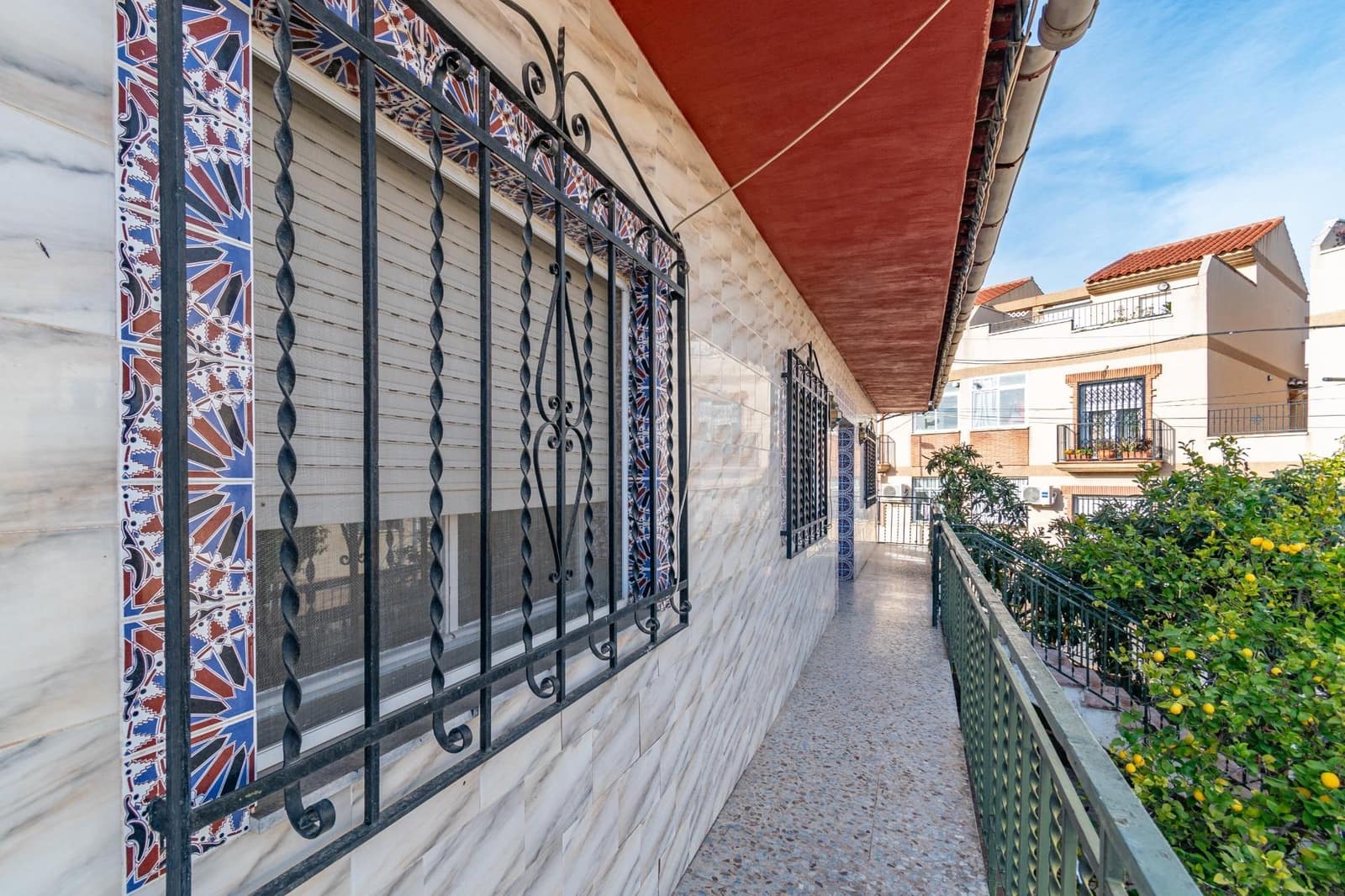 8 soveværelse Byhus til salg i Ambroz - € 290.000 (Ref: 9437785)