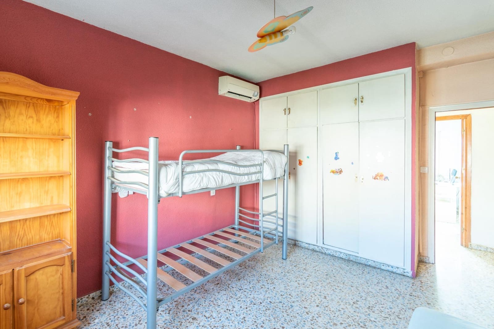 8 soveværelse Byhus til salg i Ambroz - € 290.000 (Ref: 9437785)