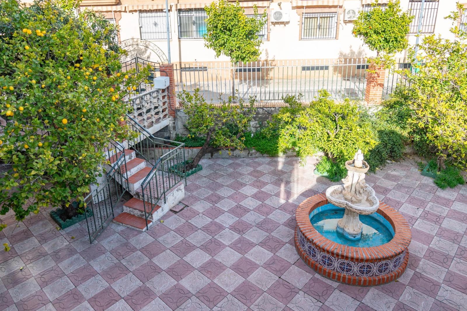 8 soveværelse Byhus til salg i Ambroz - € 290.000 (Ref: 9437785)