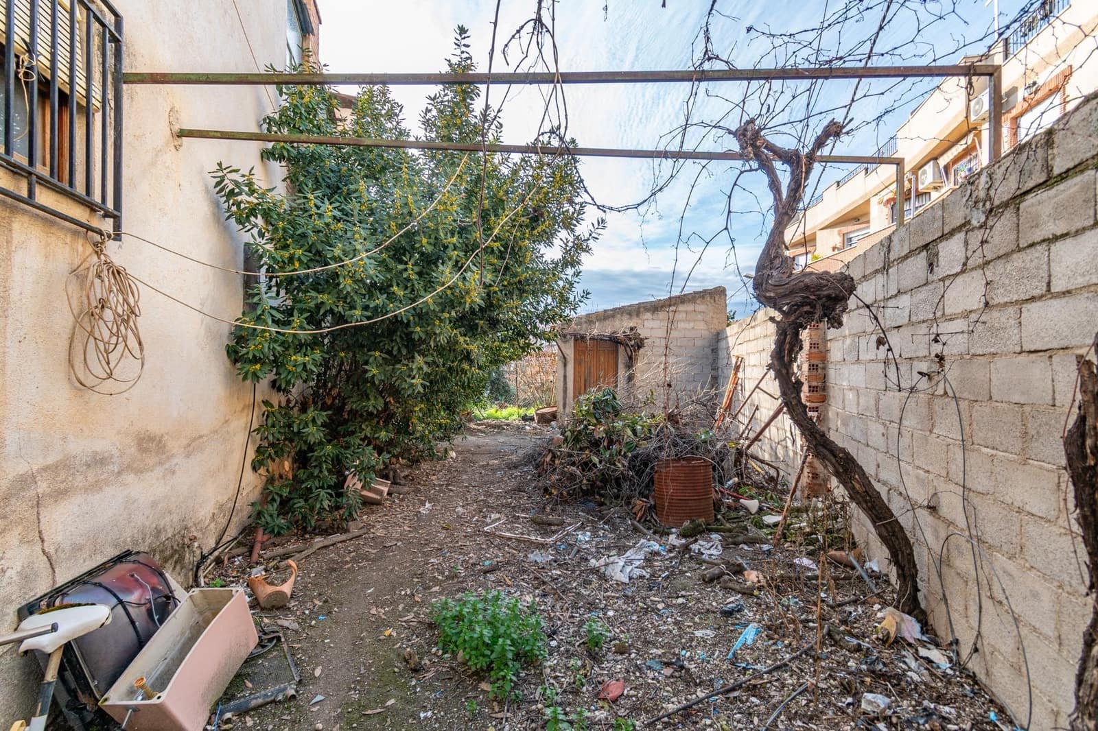 8 soveværelse Byhus til salg i Ambroz - € 290.000 (Ref: 9437785)