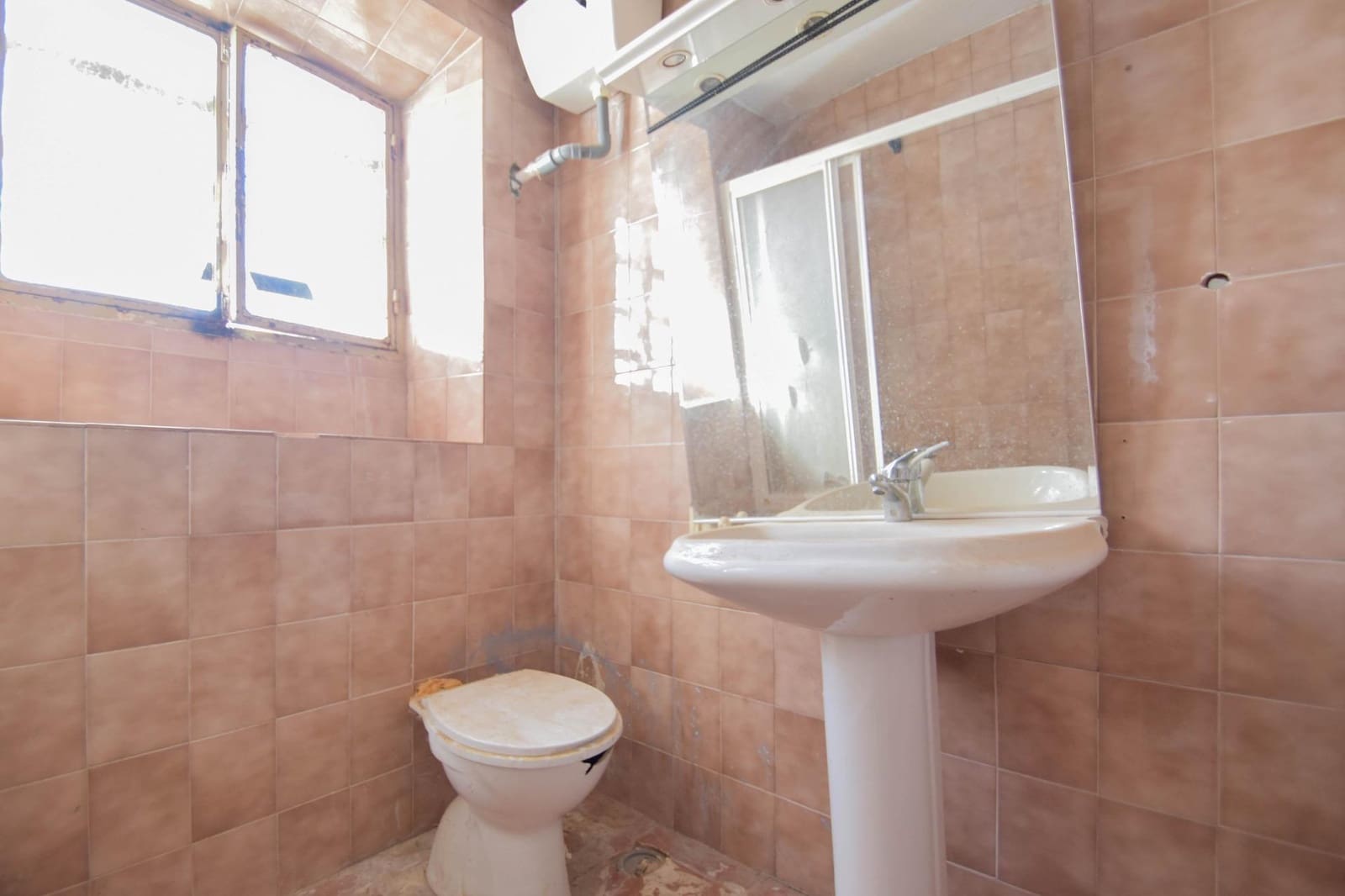 6 makuuhuone Omakotitalo myytävänä paikassa Atarfe - 92 000 € (Ref: 9440098)