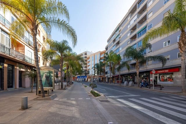 6 soveværelse Lejlighed til salg i Motril med garage - € 220.000 (Ref: 9443220)