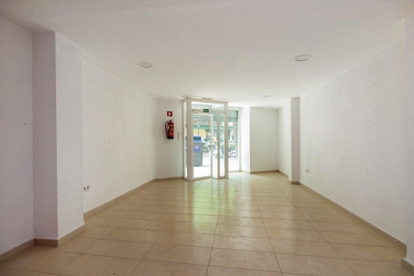 Kommersiell til salgs i Granada by - € 75 000 (Ref: 9443221)