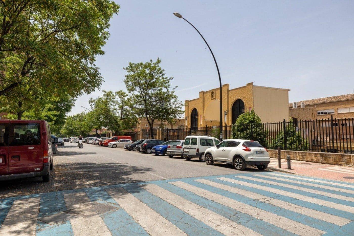 Kommersiell til salgs i Granada by - € 75 000 (Ref: 9443221)