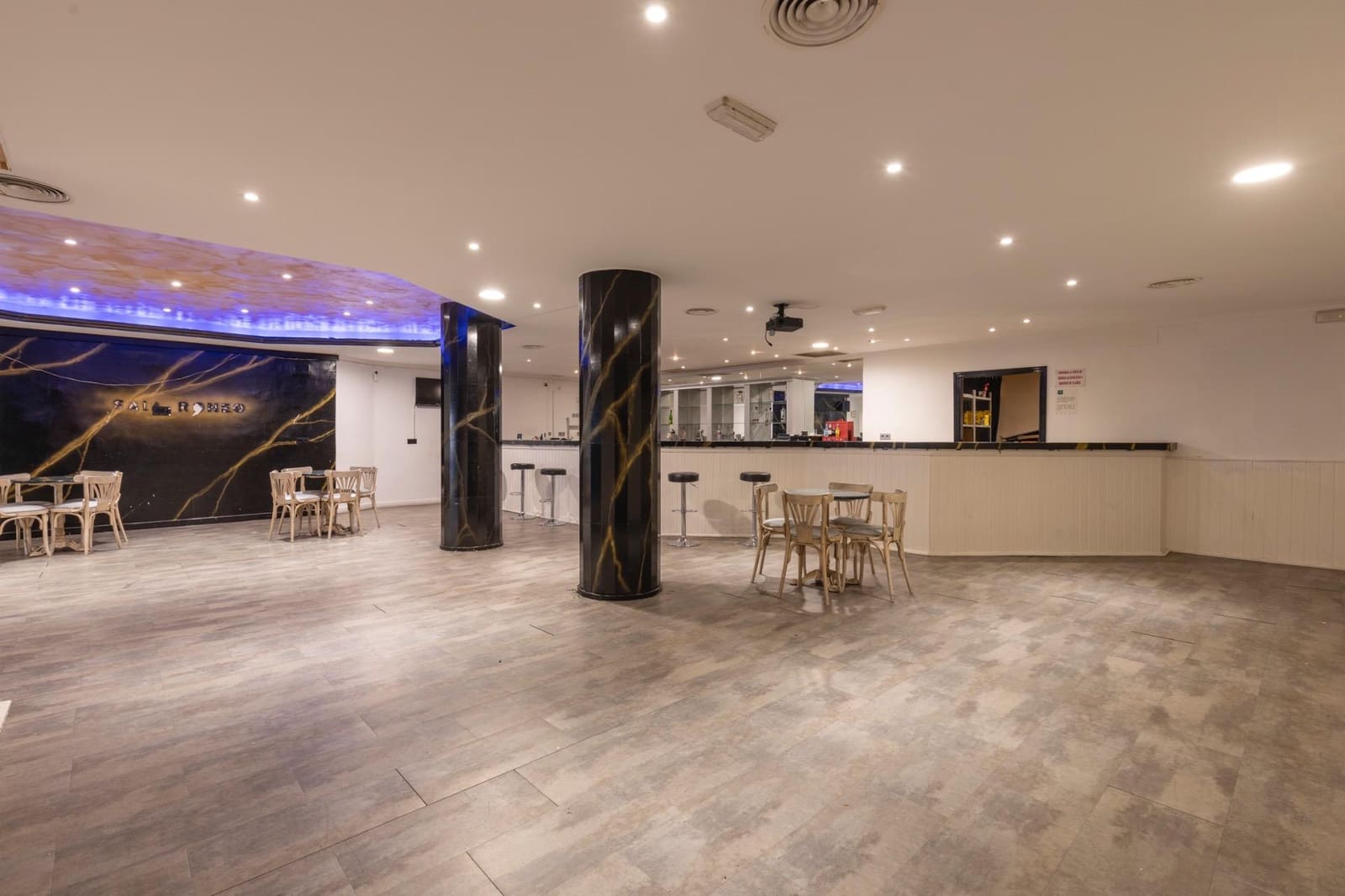 Commercial for sale in Motril - € 195,000 (Ref: 9443225)