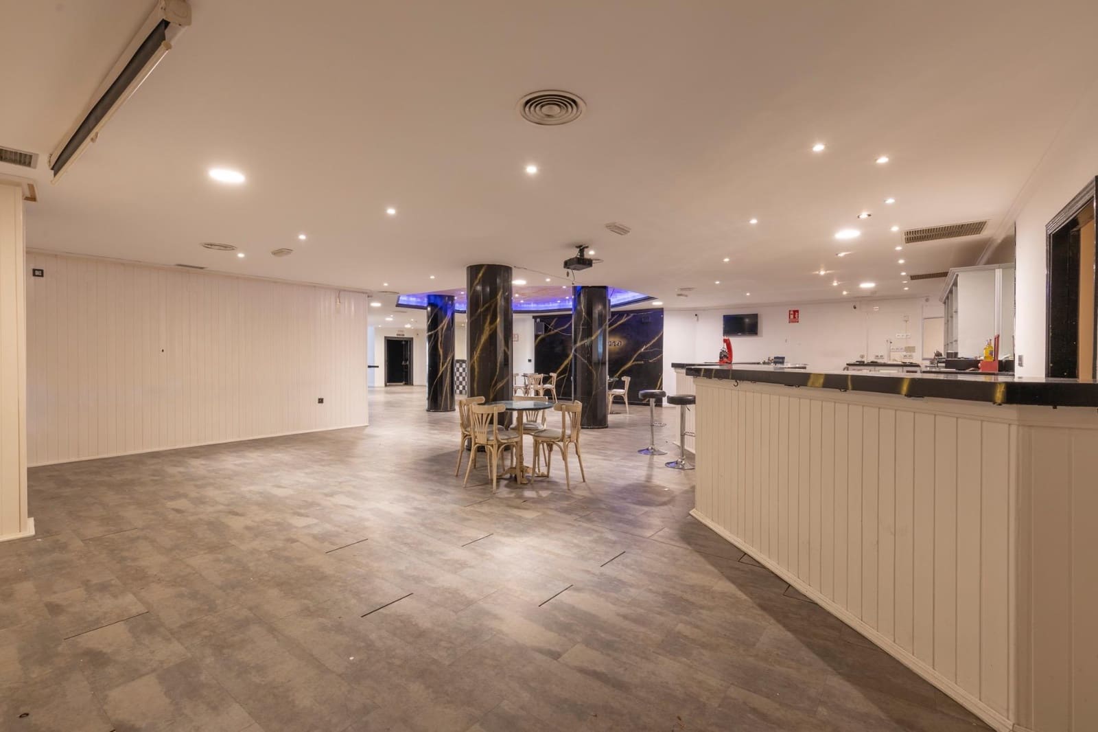 Commercial for sale in Motril - € 195,000 (Ref: 9443225)