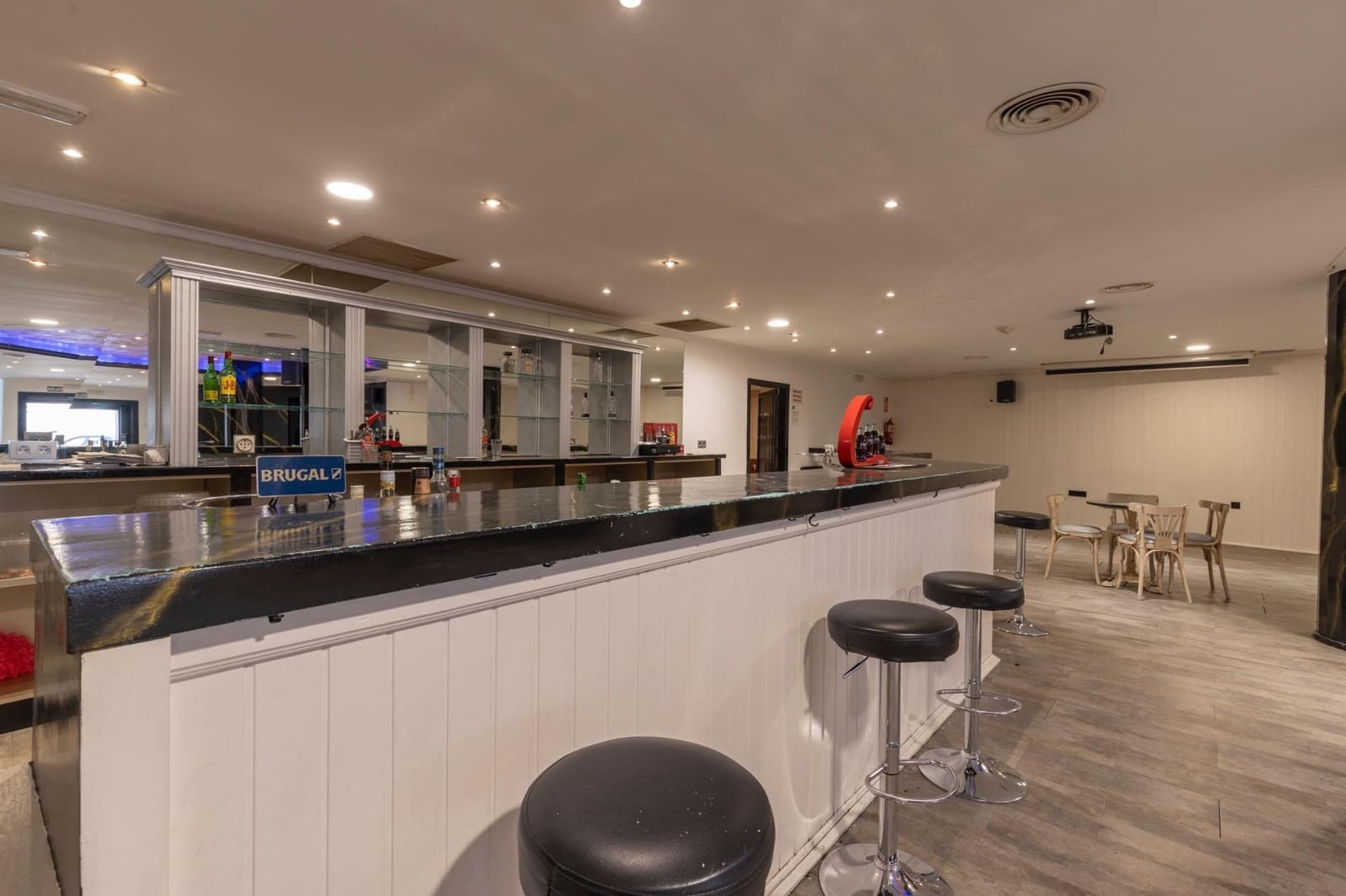 Commercial for sale in Motril - € 195,000 (Ref: 9443225)