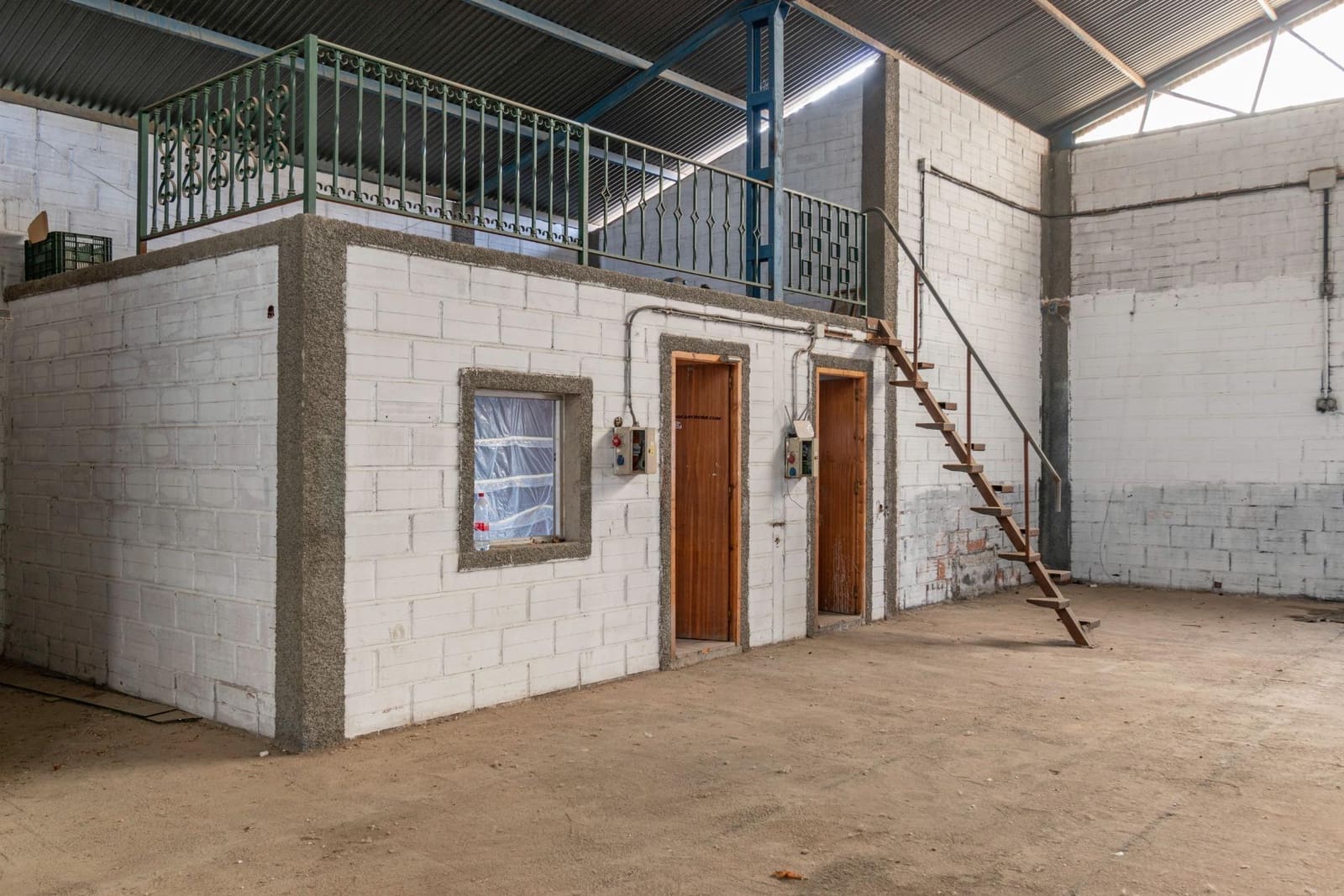 Business for sale in Jun with garage - € 88,000 (Ref: 9443240)