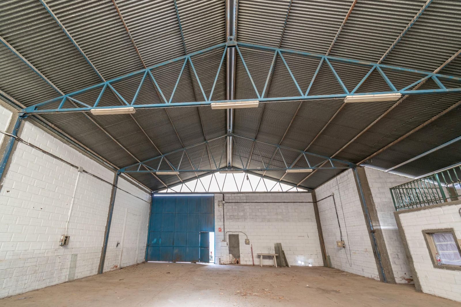 Business for sale in Jun with garage - € 88,000 (Ref: 9443240)