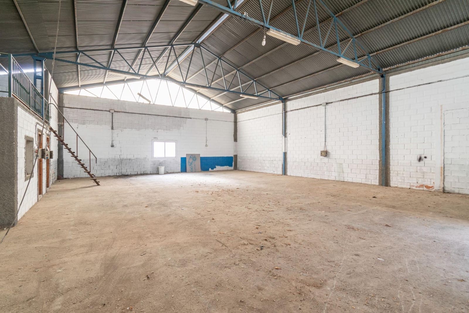 Business for sale in Jun with garage - € 88,000 (Ref: 9443240)