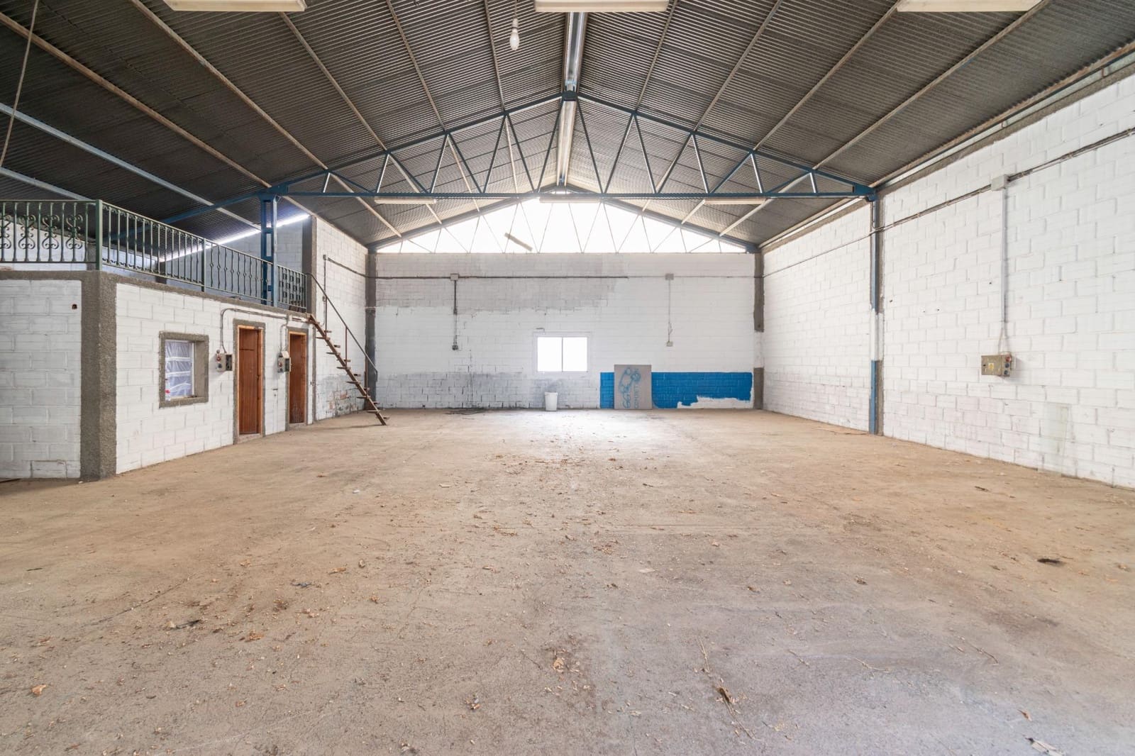 Business for sale in Jun with garage - € 88,000 (Ref: 9443240)