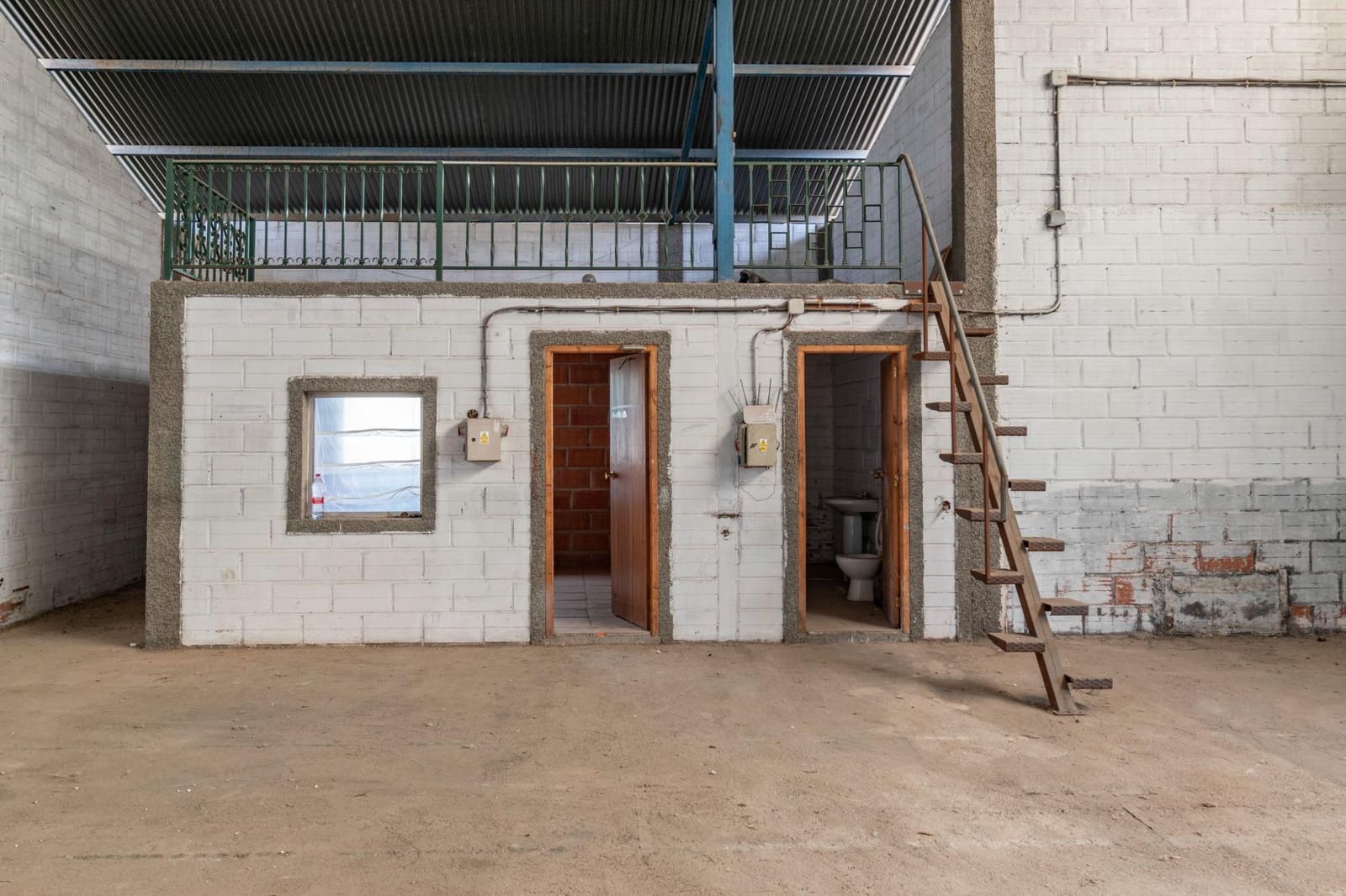 Business for sale in Jun with garage - € 88,000 (Ref: 9443240)