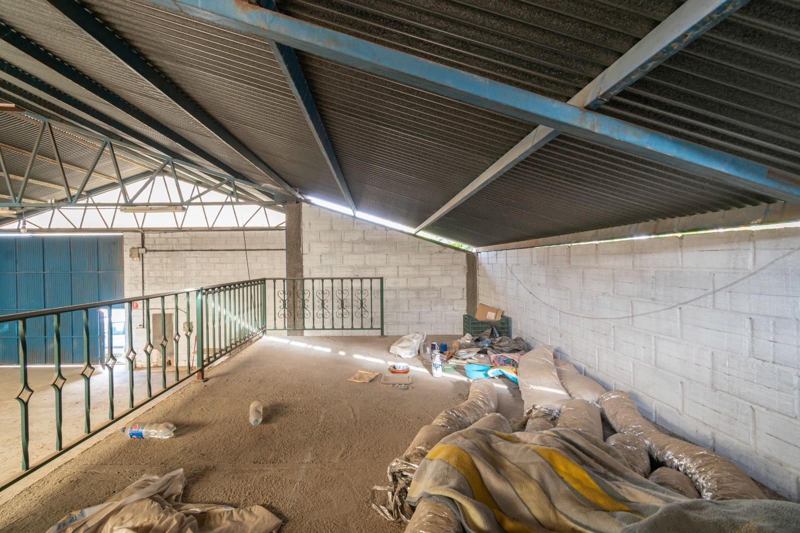 Business for sale in Jun with garage - € 88,000 (Ref: 9443240)