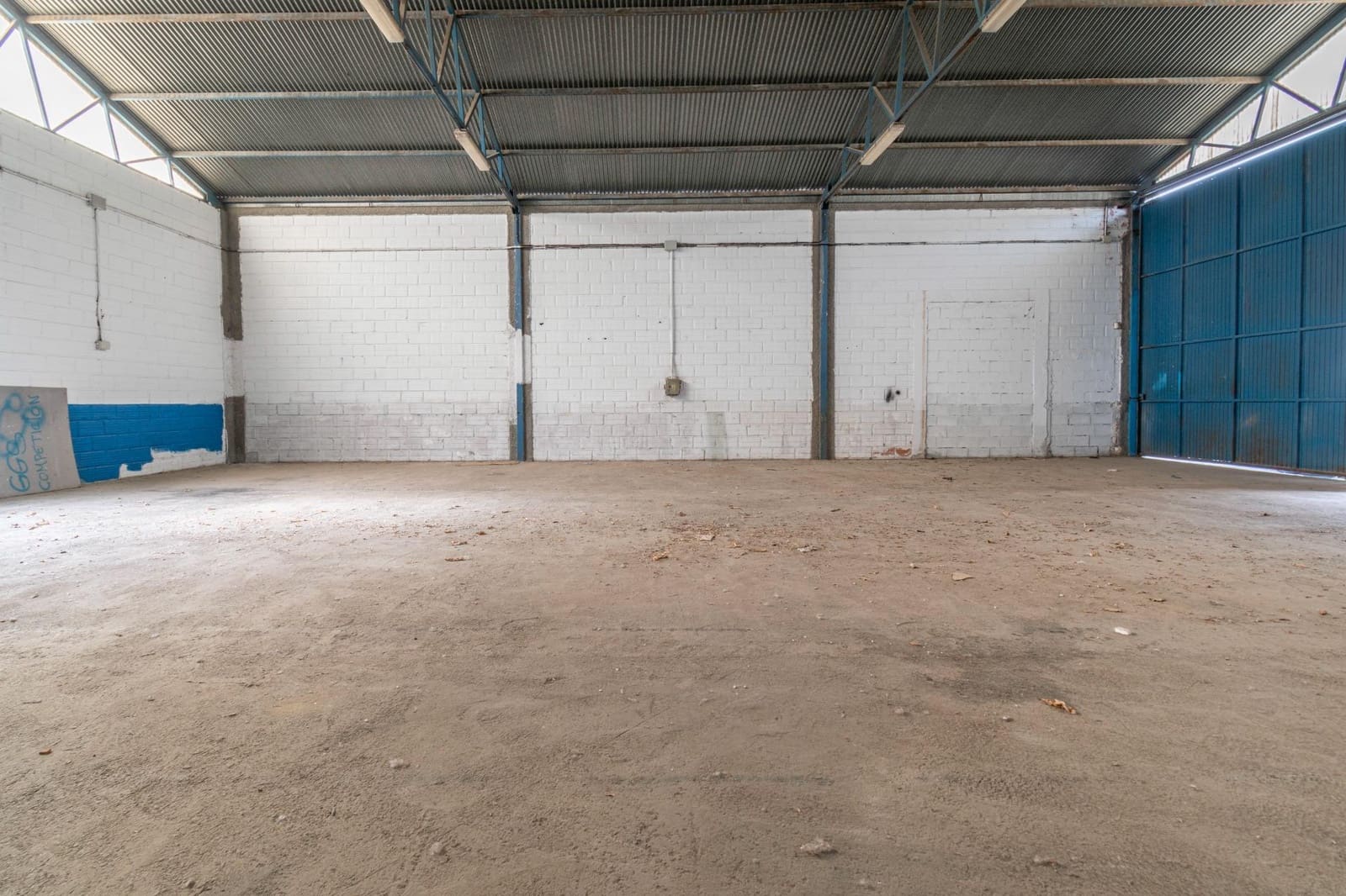 Business for sale in Jun with garage - € 88,000 (Ref: 9443240)