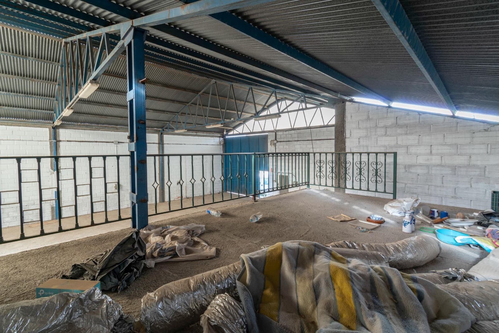 Business for sale in Jun with garage - € 88,000 (Ref: 9443240)