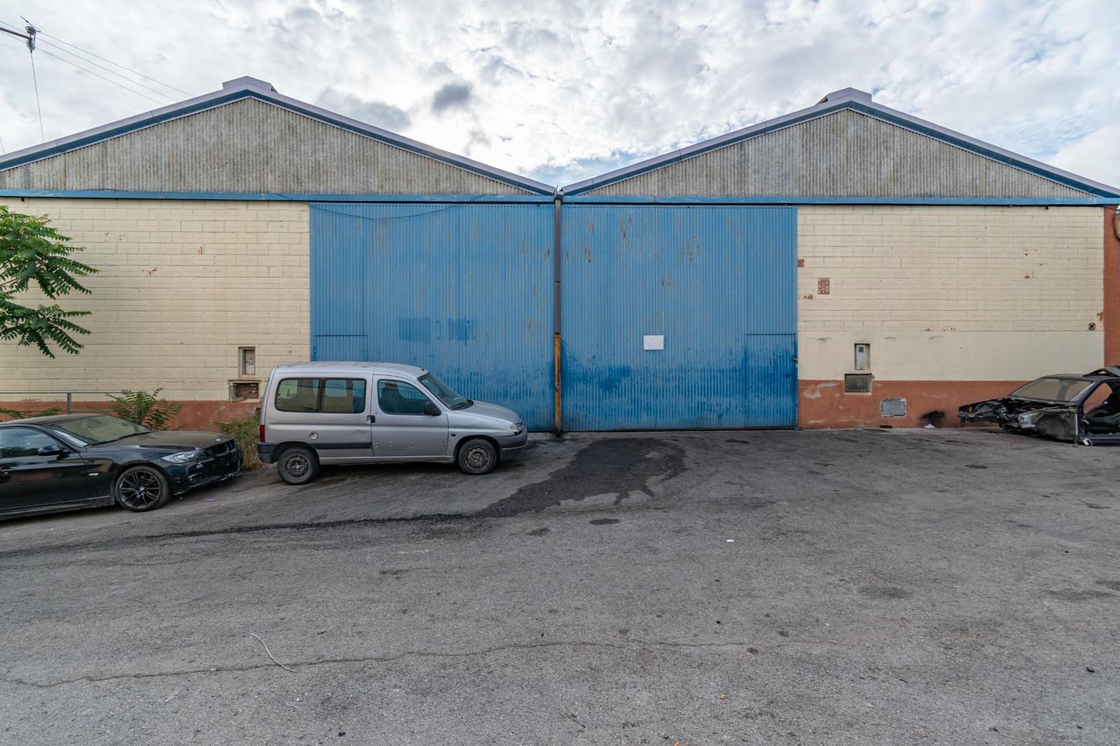 Business for sale in Jun with garage - € 88,000 (Ref: 9443240)