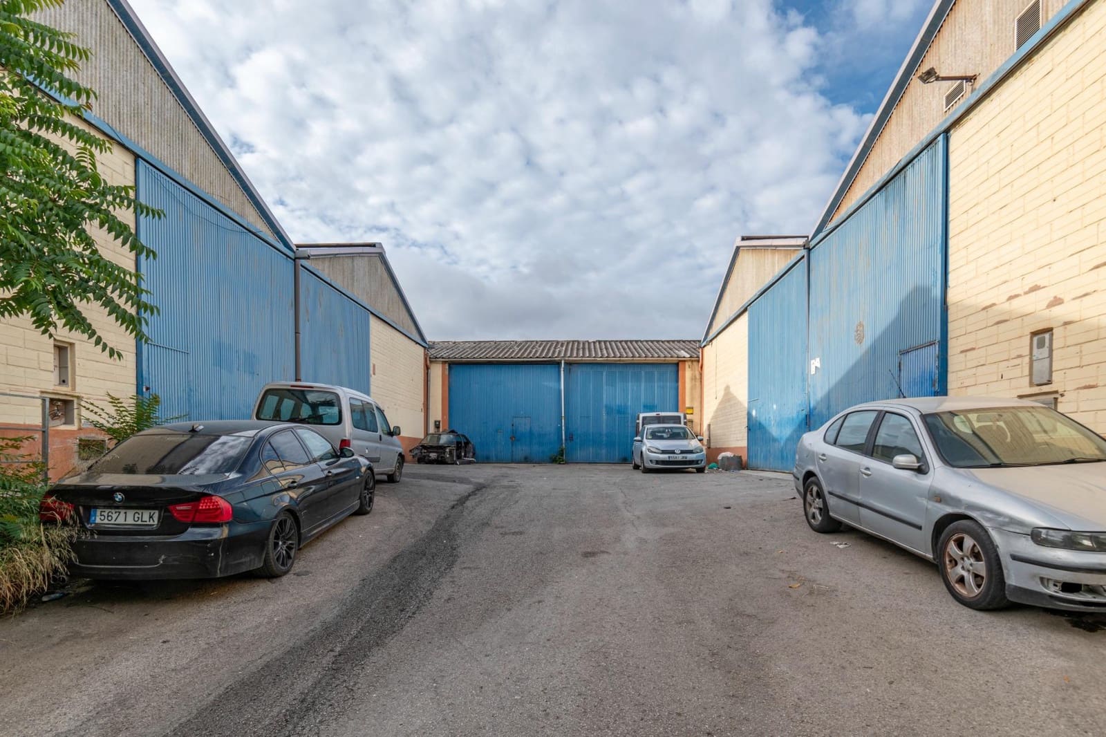 Business for sale in Jun with garage - € 88,000 (Ref: 9443240)