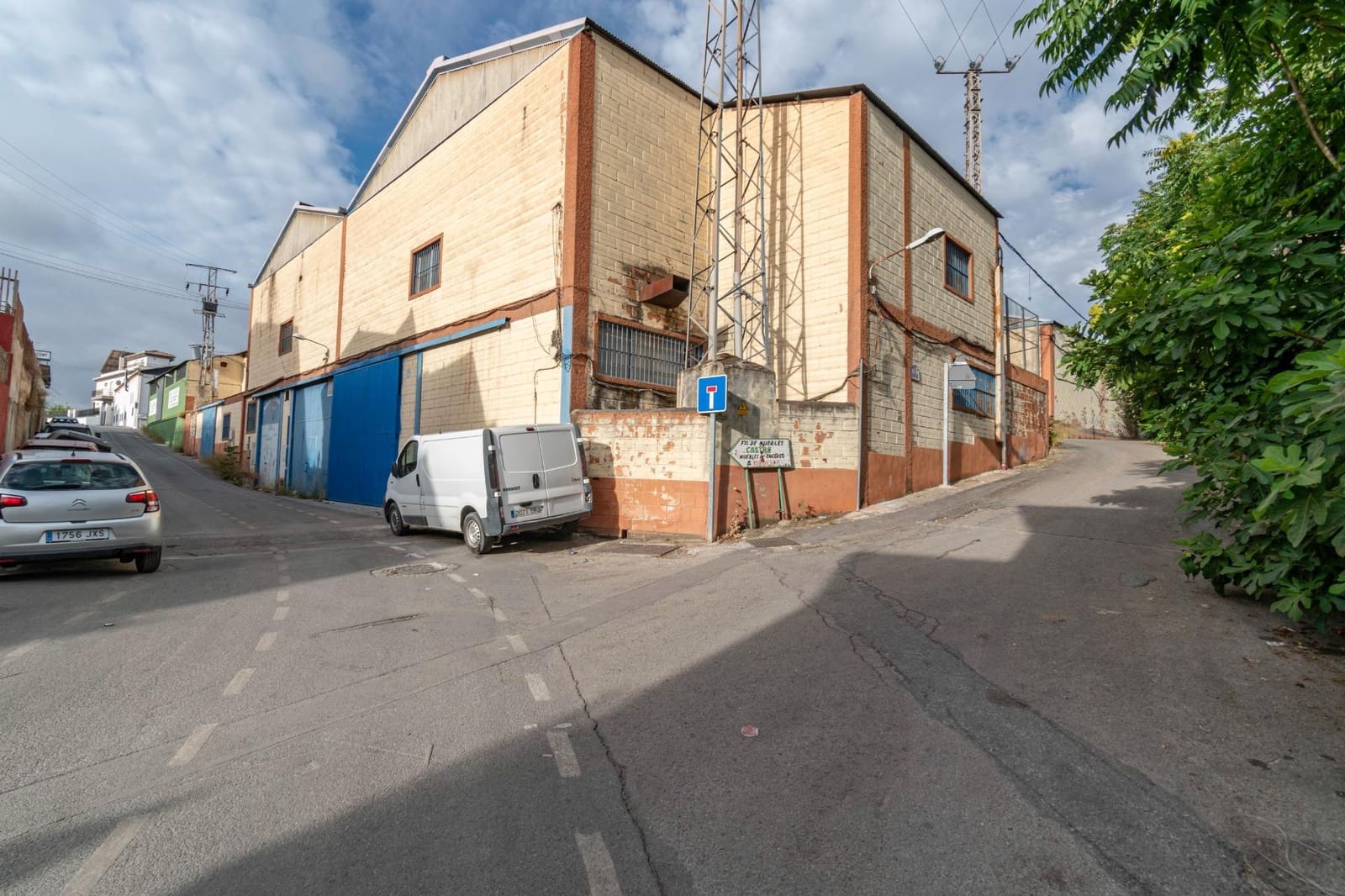 Business for sale in Jun with garage - € 88,000 (Ref: 9443240)