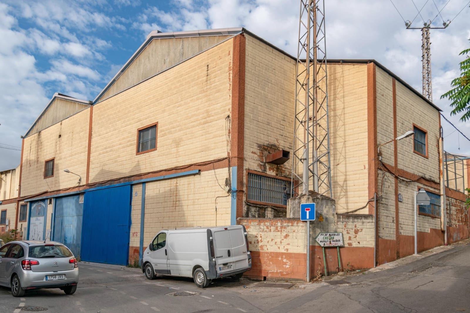 Business for sale in Jun with garage - € 88,000 (Ref: 9443240)