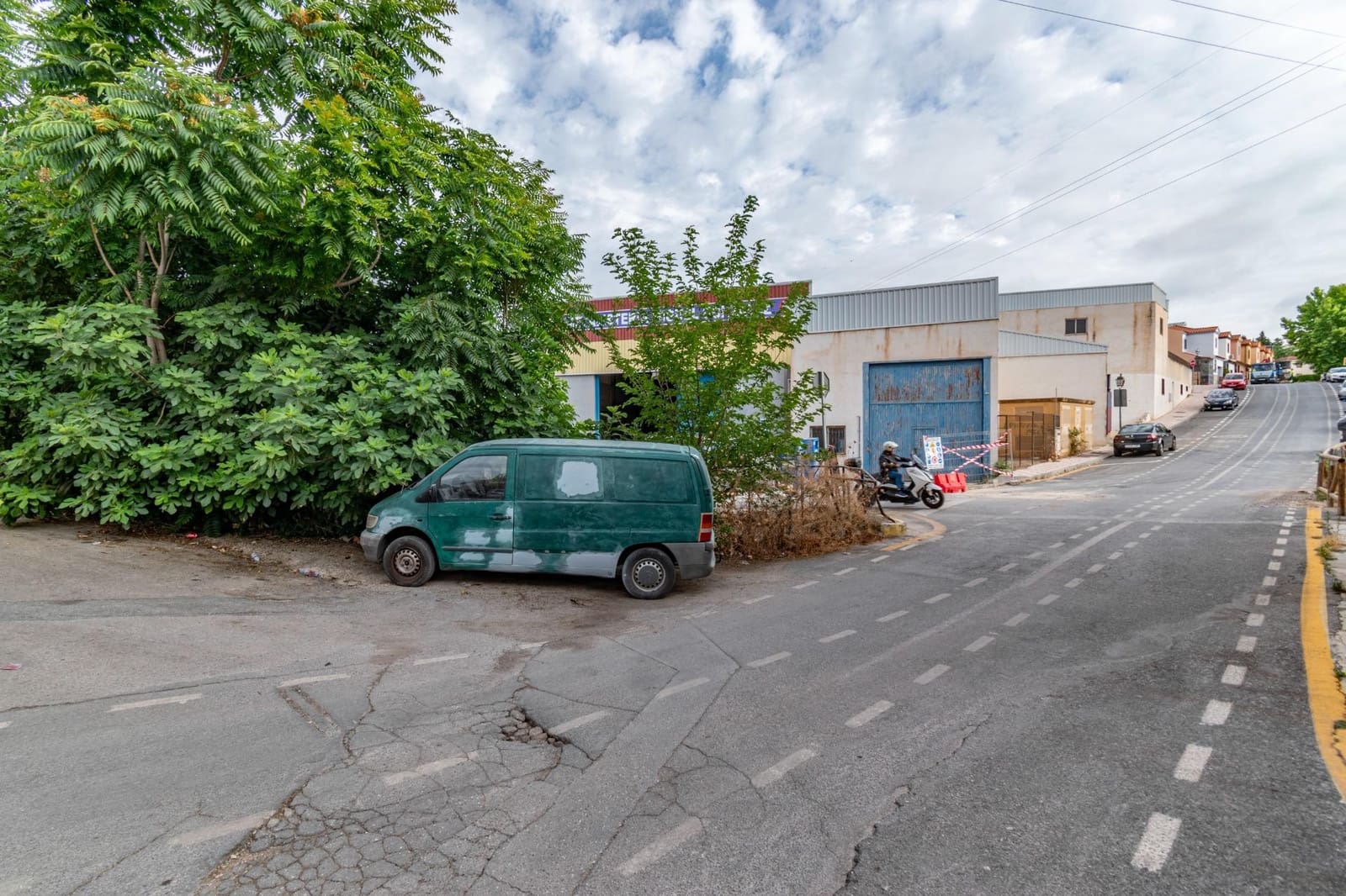 Business for sale in Jun with garage - € 88,000 (Ref: 9443240)