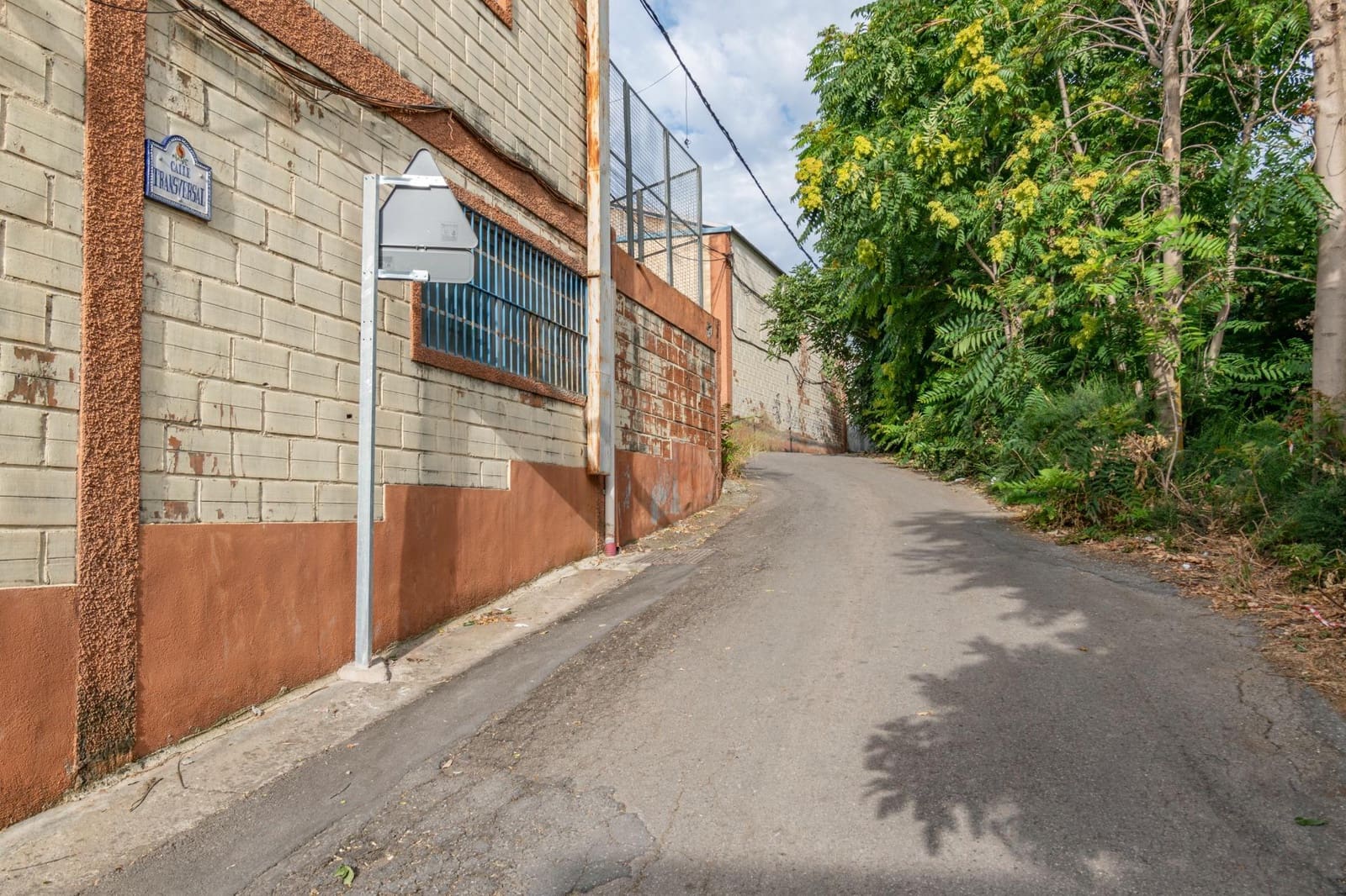 Business for sale in Jun with garage - € 88,000 (Ref: 9443240)