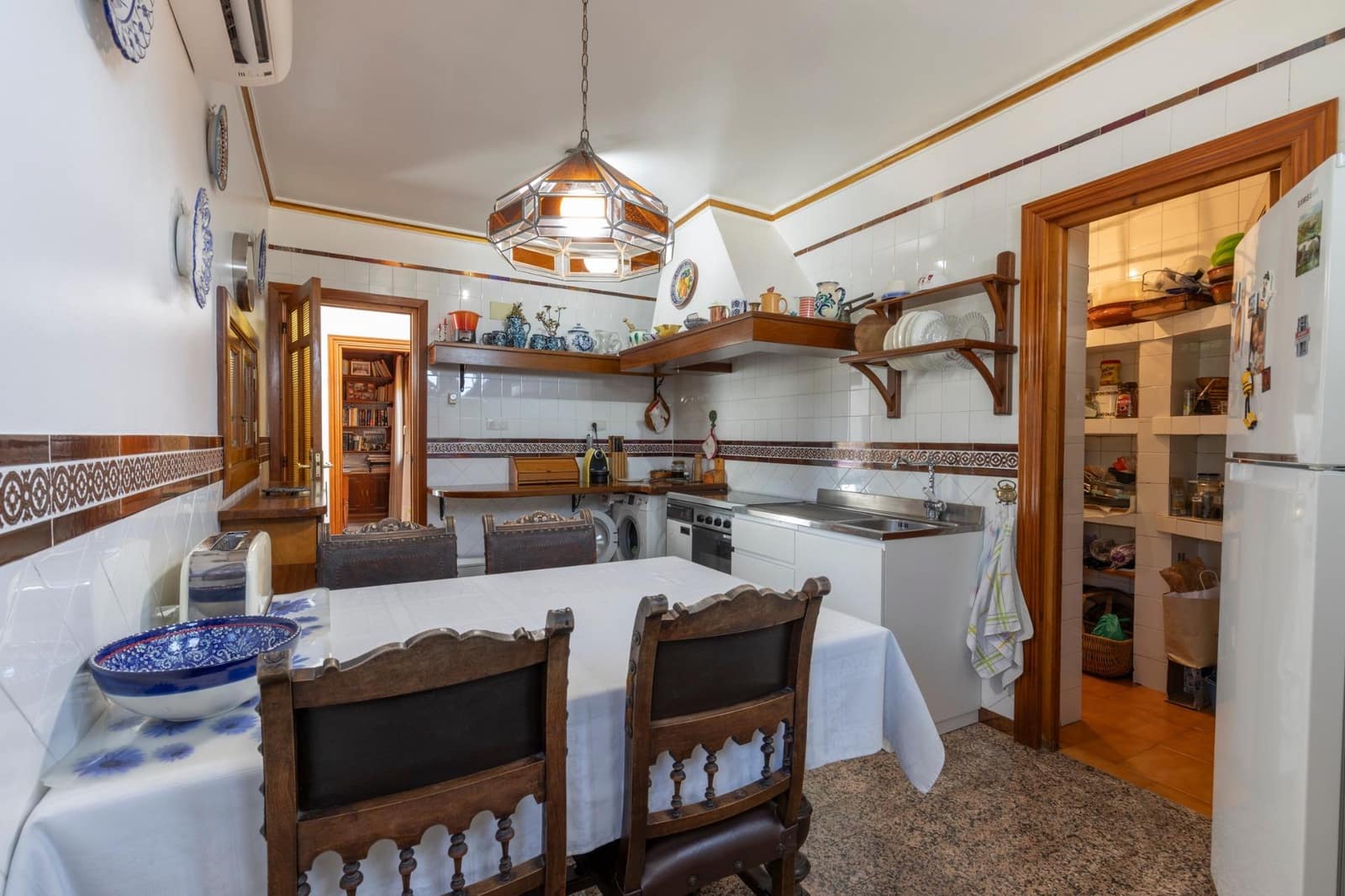 6 soveværelse Villa til salg i Huetor Vega med garage - € 850.000 (Ref: 9443243)