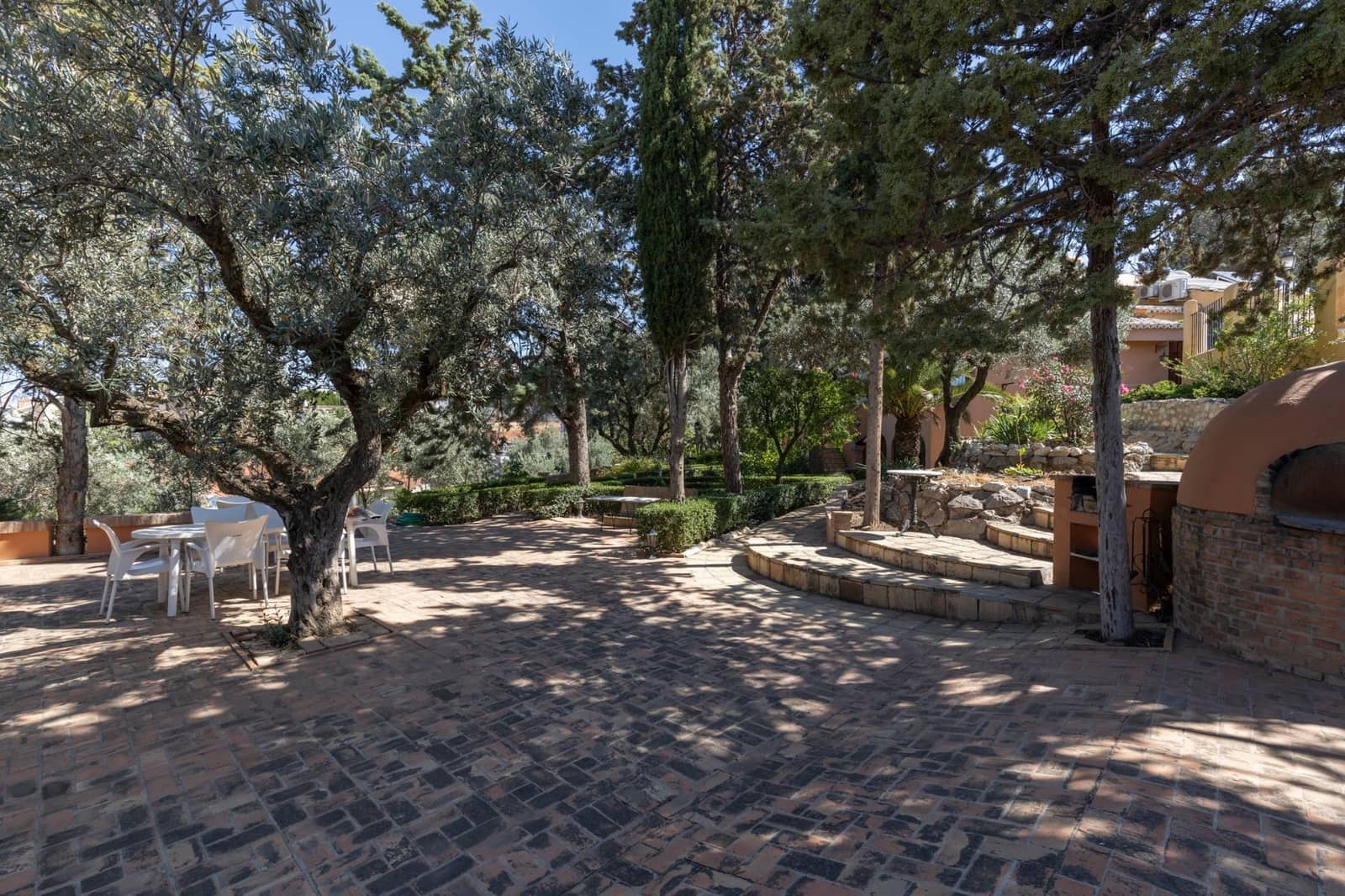 6 soveværelse Villa til salg i Huetor Vega med garage - € 850.000 (Ref: 9443243)