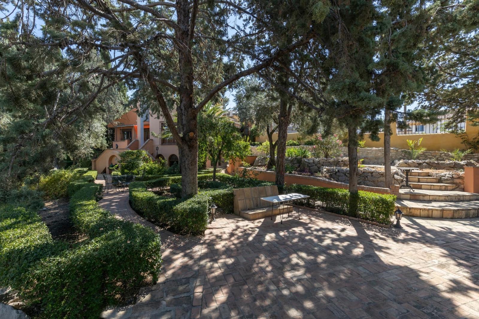 6 soveværelse Villa til salg i Huetor Vega med garage - € 850.000 (Ref: 9443243)