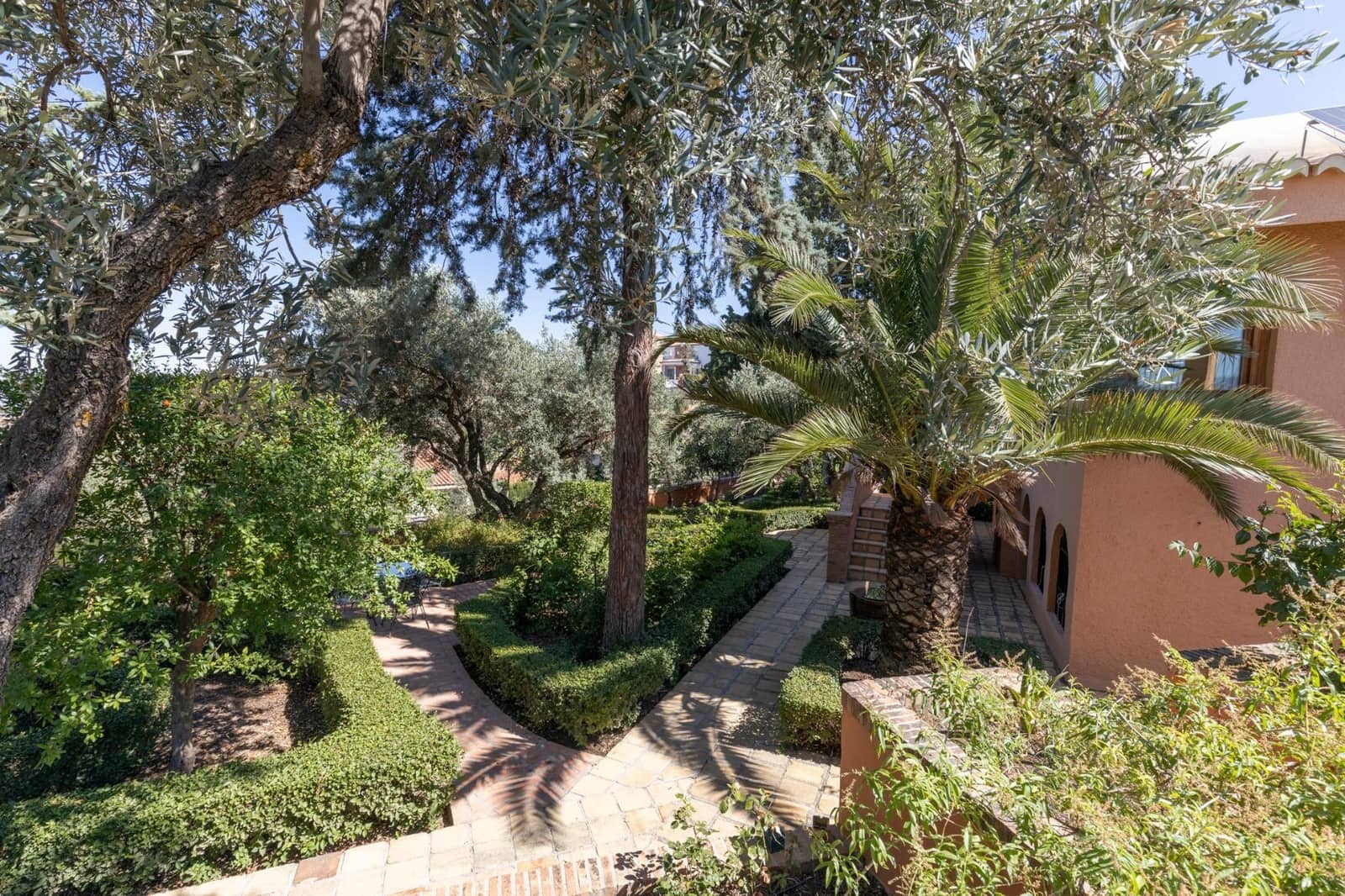 6 soveværelse Villa til salg i Huetor Vega med garage - € 850.000 (Ref: 9443243)