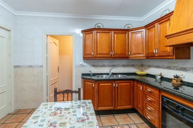 Adosado de 3 habitaciones en Salar en venta con garaje - 159.000 € (Ref: 9443246)