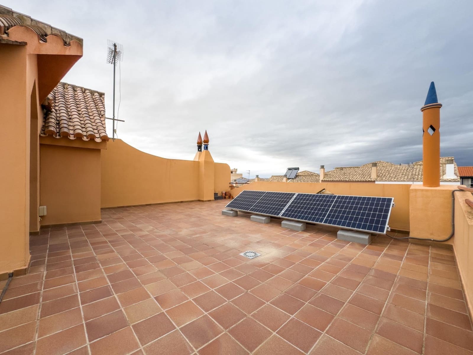 4 quarto Moradia Geminada para venda em Las Gabias com piscina garagem - 385 000 € (Ref: 9443252)