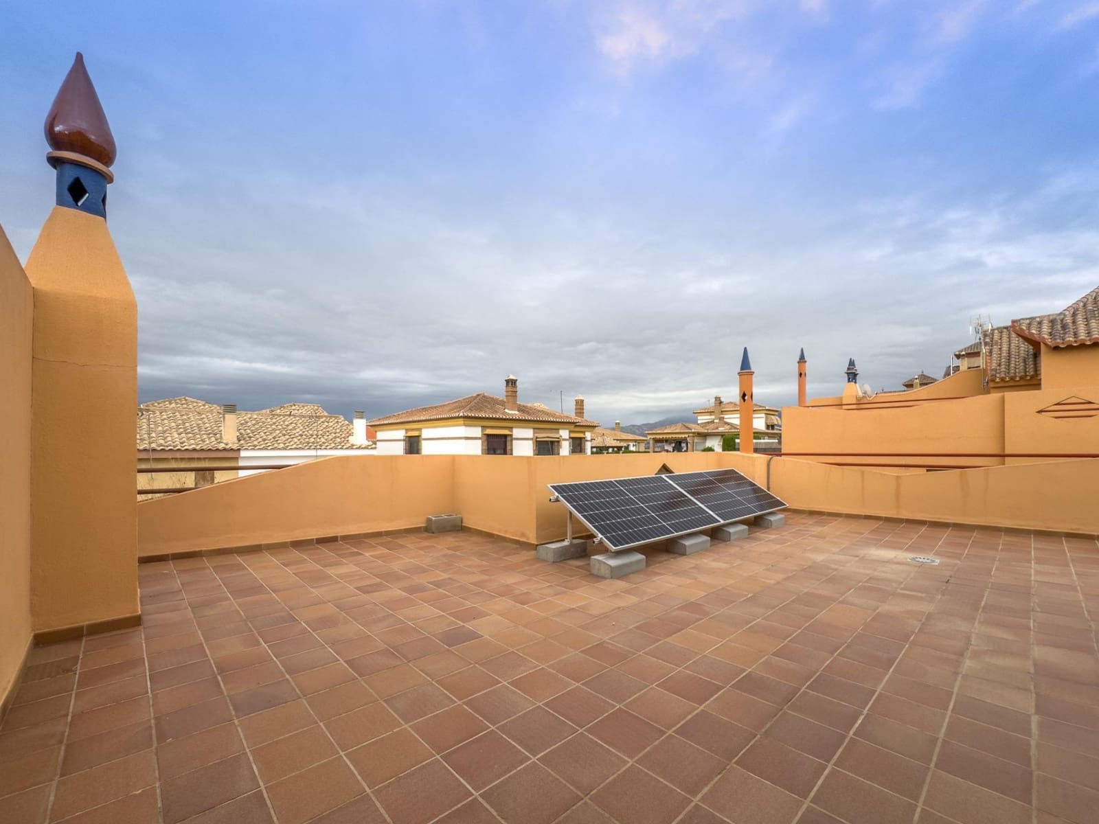 4 quarto Moradia Geminada para venda em Las Gabias com piscina garagem - 385 000 € (Ref: 9443252)