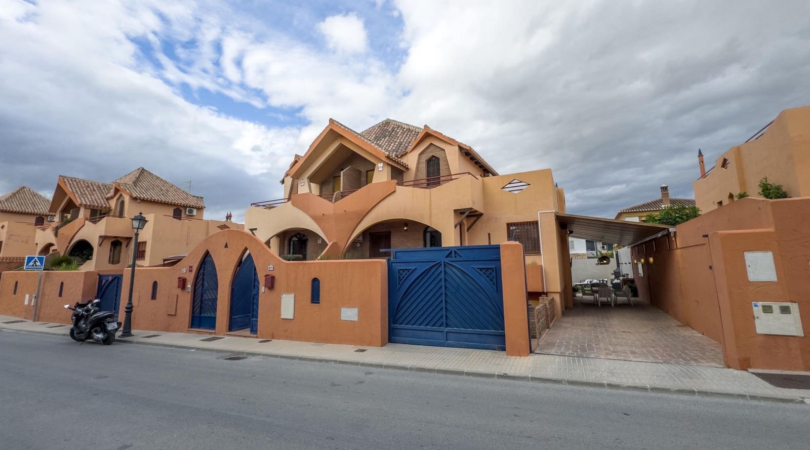 4 quarto Moradia Geminada para venda em Las Gabias com piscina garagem - 385 000 € (Ref: 9443252)