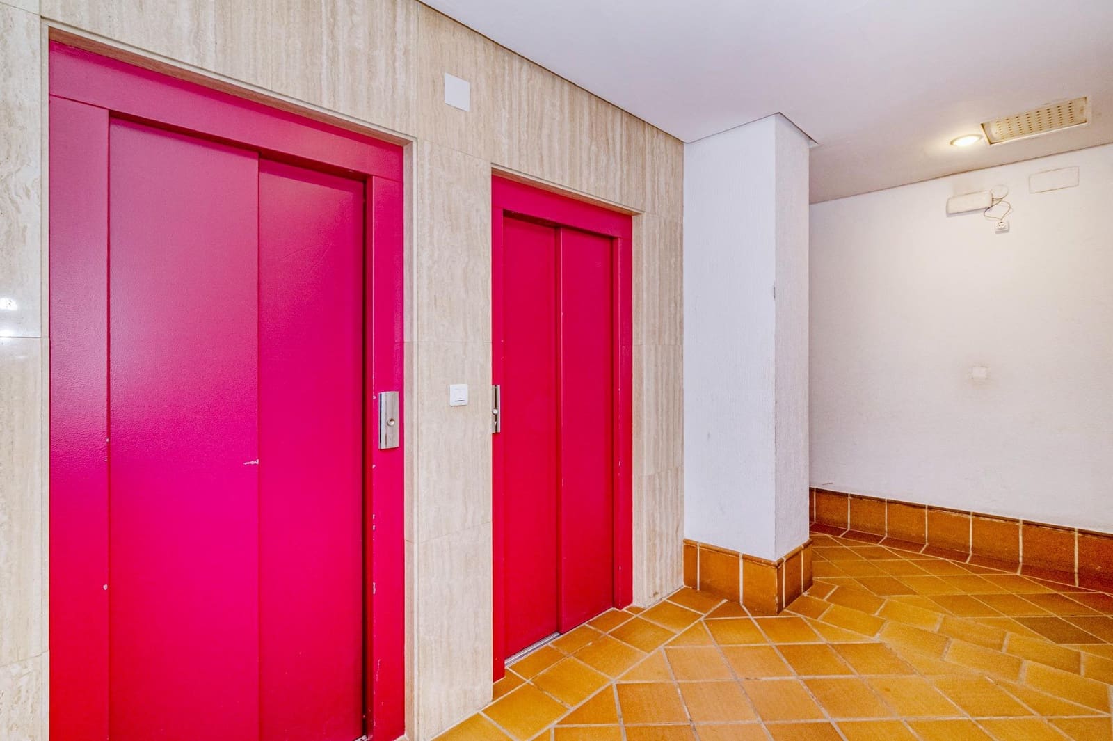 3 bedroom Flat for sale in Cenes de la Vega with pool garage - € 199,000 (Ref: 9446311)