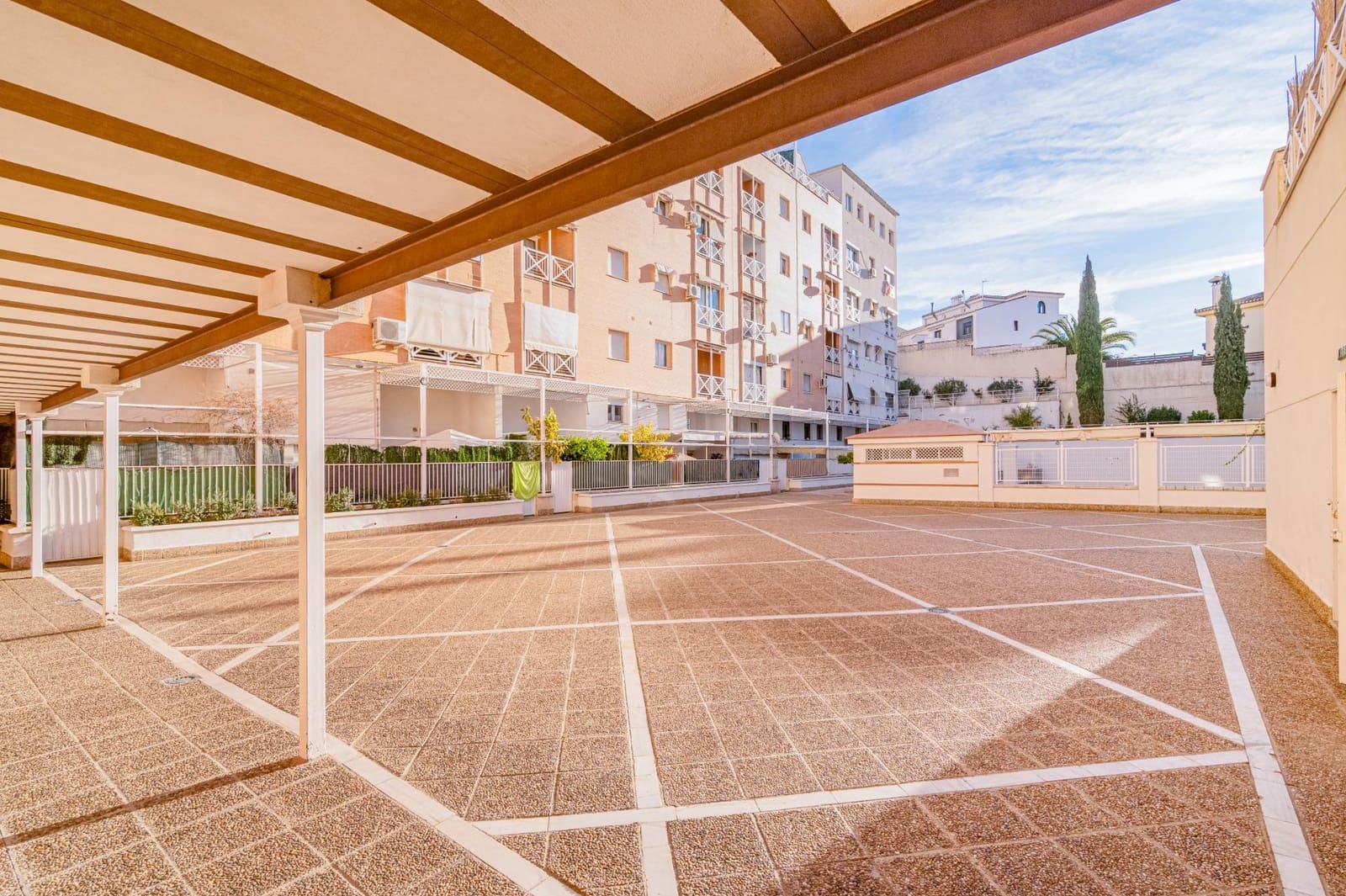 3 bedroom Flat for sale in Cenes de la Vega with pool garage - € 199,000 (Ref: 9446311)